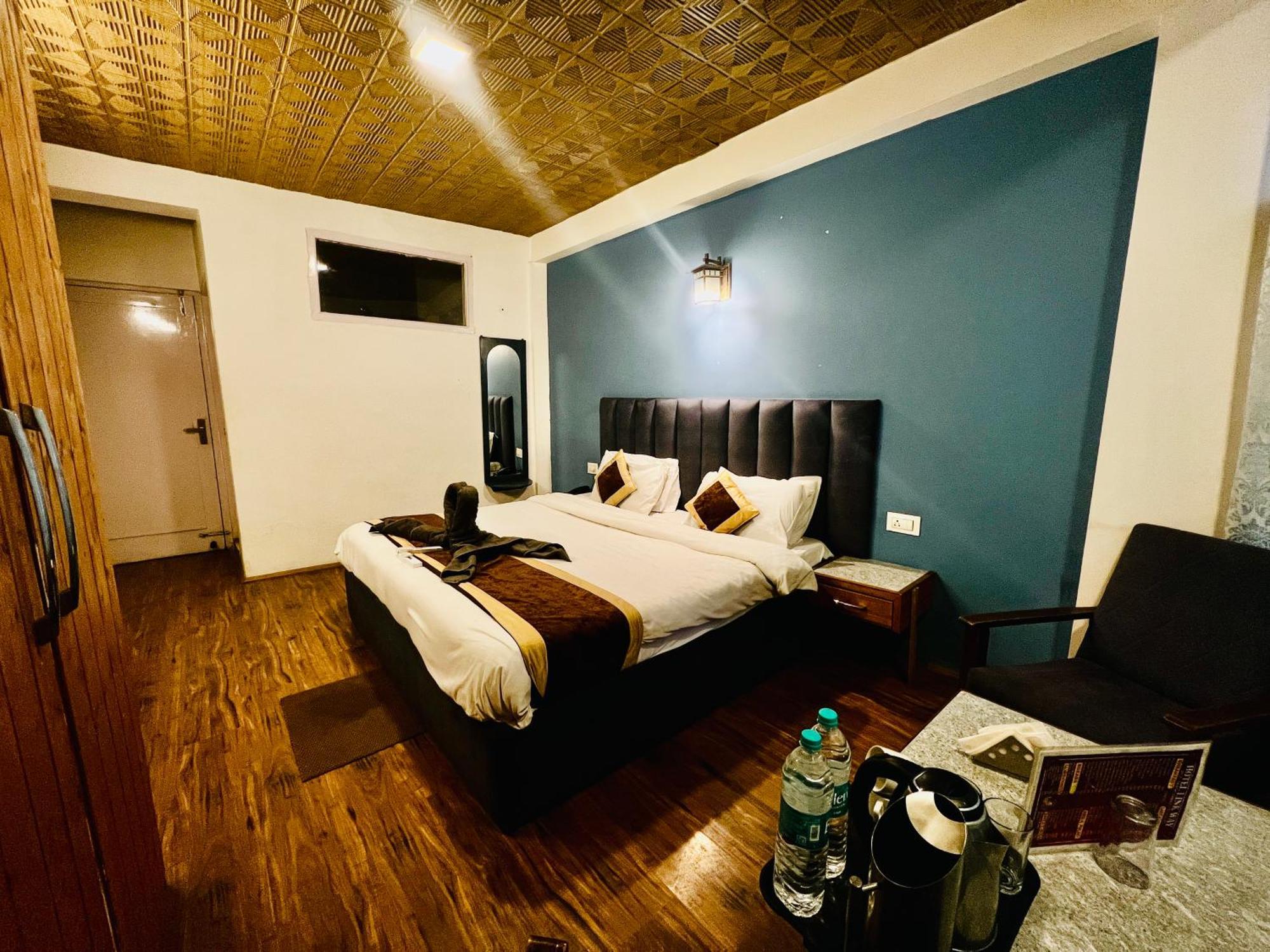 Link -#near Volvo Bus Stand #mountain View #river View #open Terrace Manali (Himachal Pradesh)