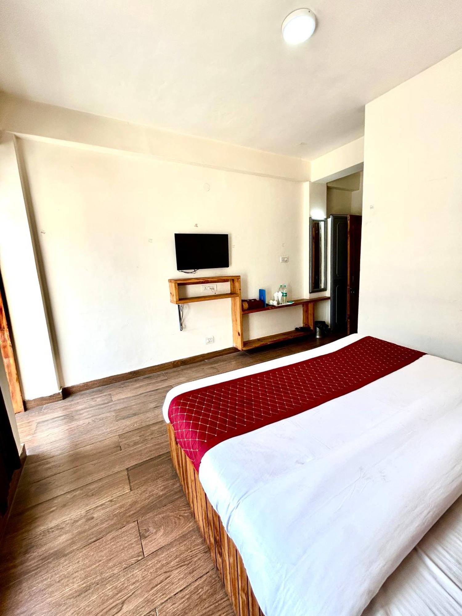 Great Hamta Hills - A Family On Main Highway Hotel 4*