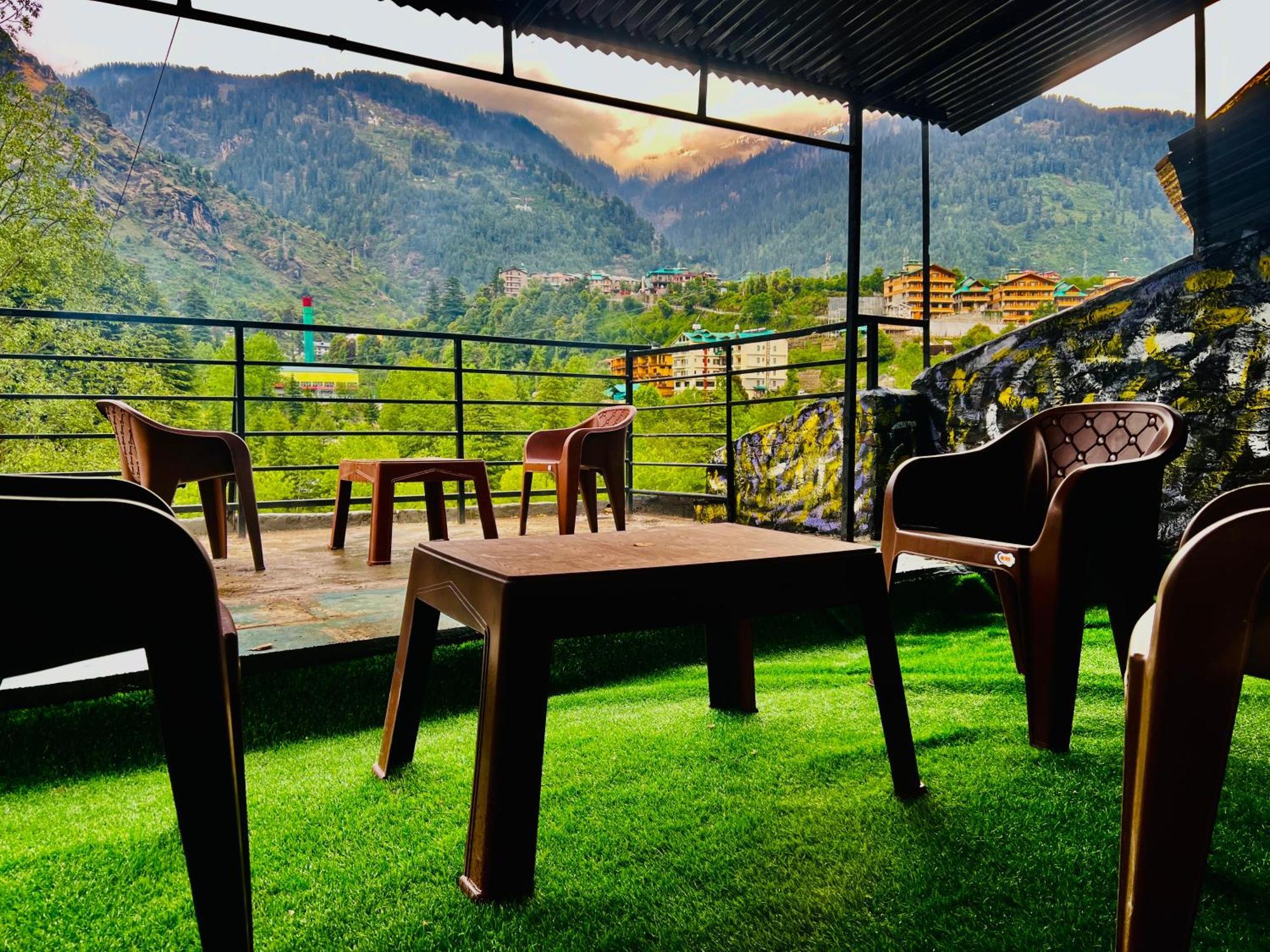 Link -#near Volvo Bus Stand #mountain View #river View #open Terrace * Manali (Himachal Pradesh)