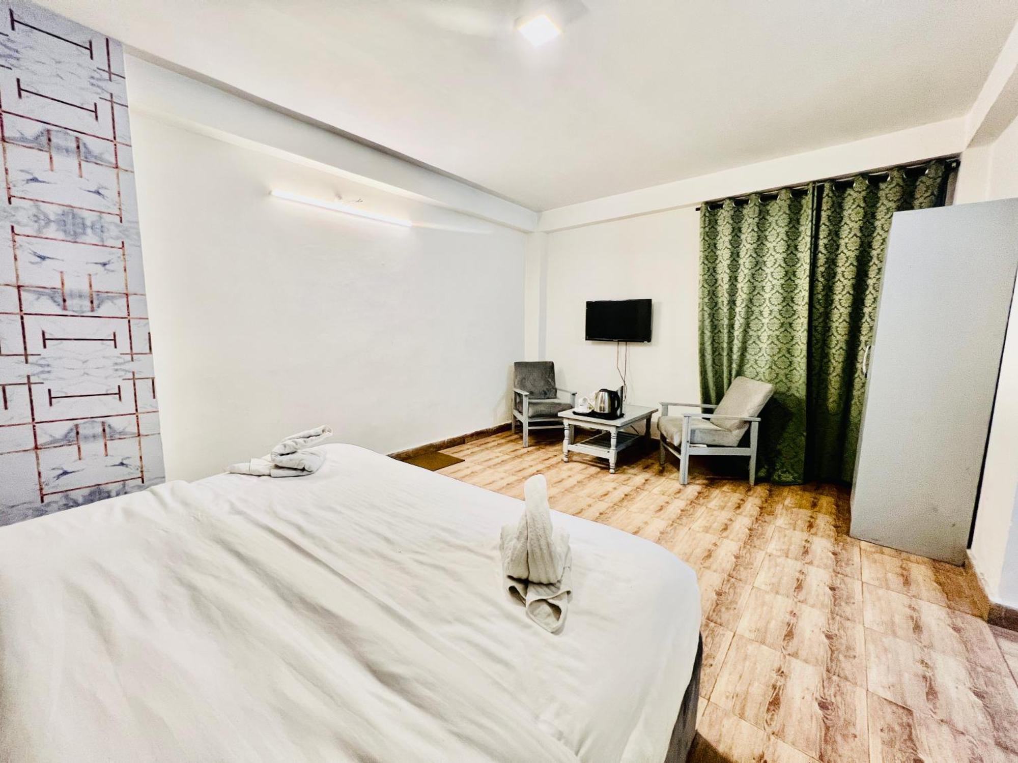 Link -#near Volvo Bus Stand #mountain View #river View #open Terrace Hotel *