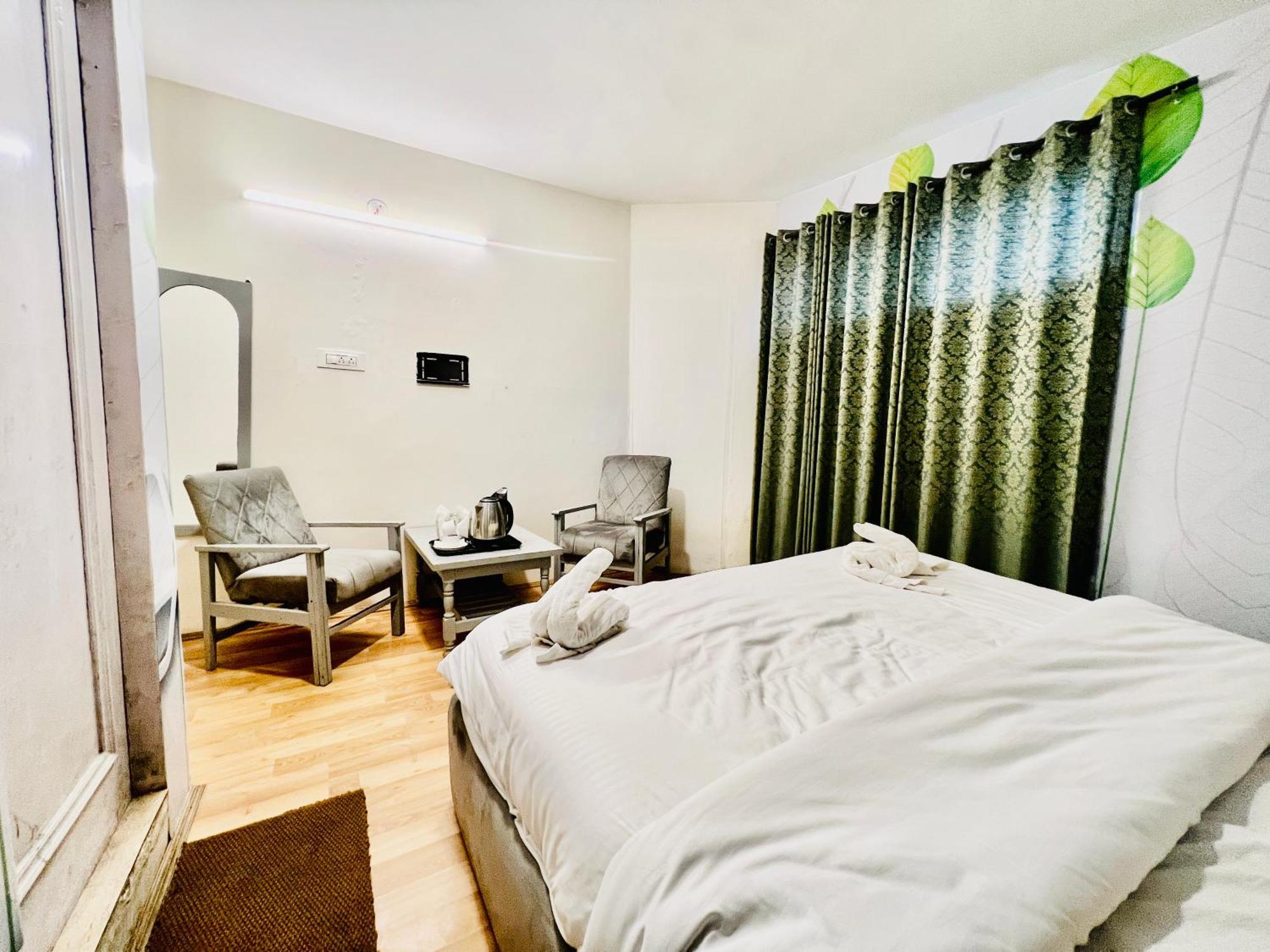 Link -#near Volvo Bus Stand #mountain View #river View #open Terrace *