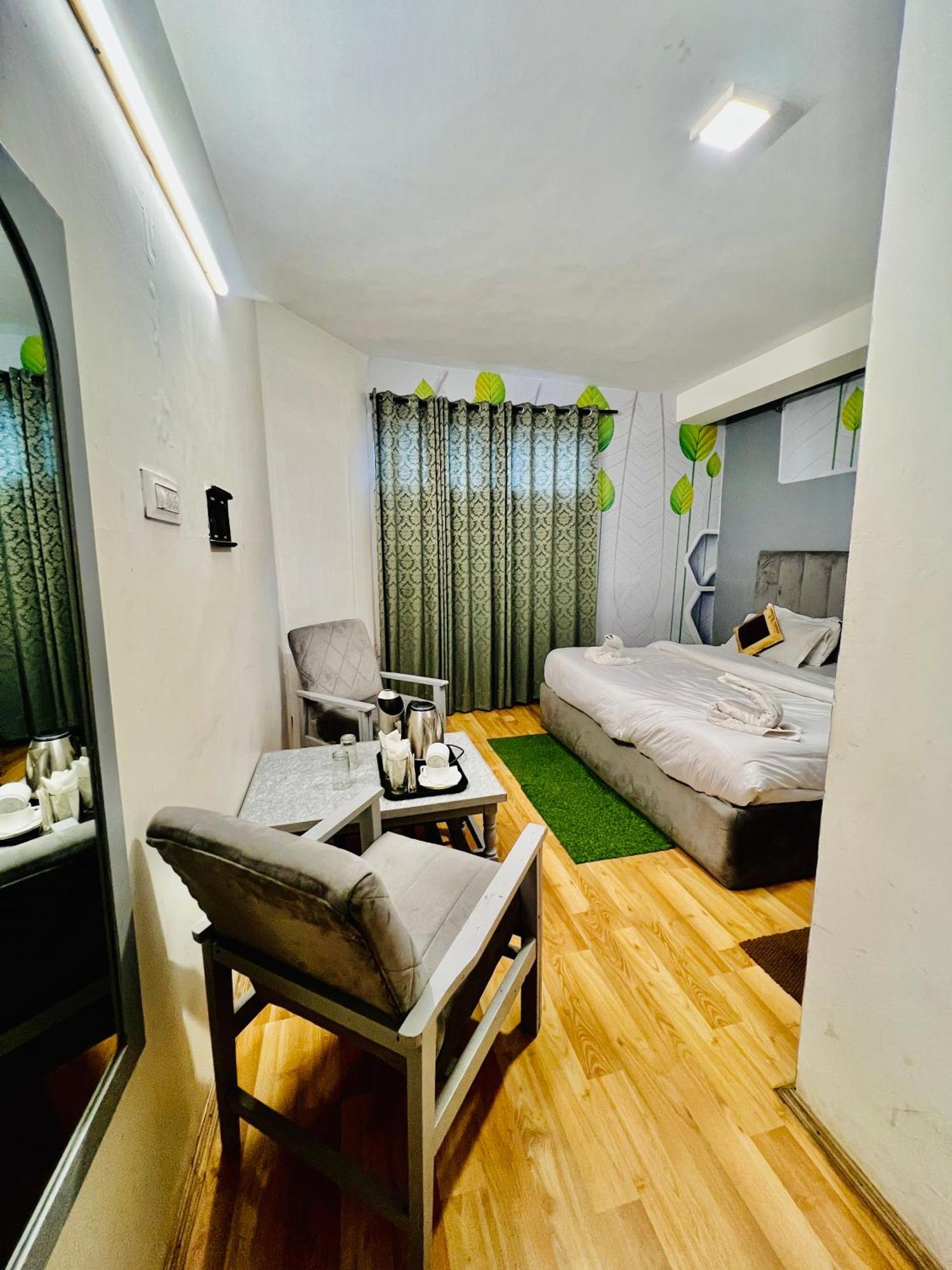 Link -#near Volvo Bus Stand #mountain View #river View #open Terrace * Manali (Himachal Pradesh)