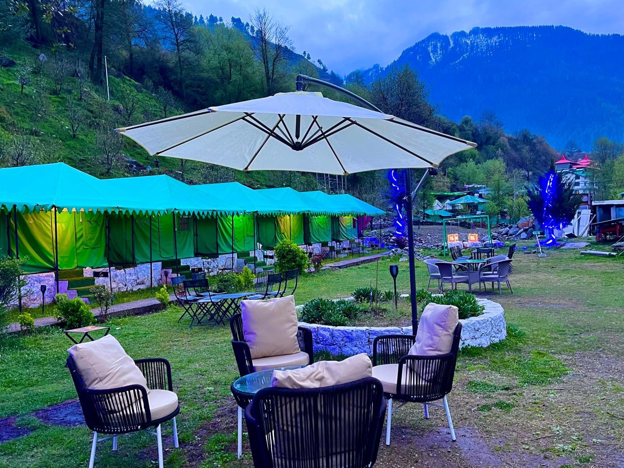 Himalayan Riverside Resort, Hotel