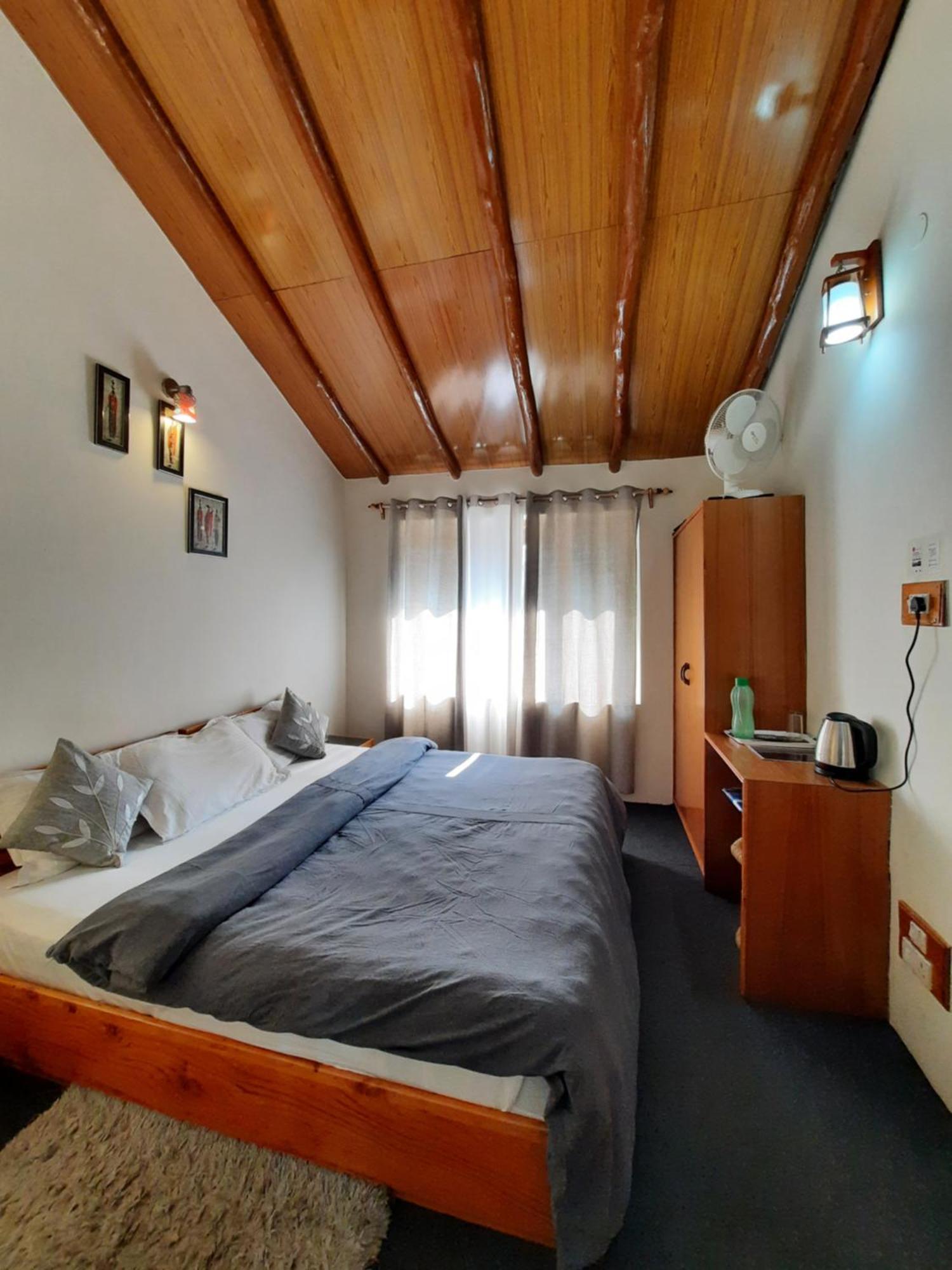 The Hideout - Hiraeth Hostel Manali (Himachal Pradesh)