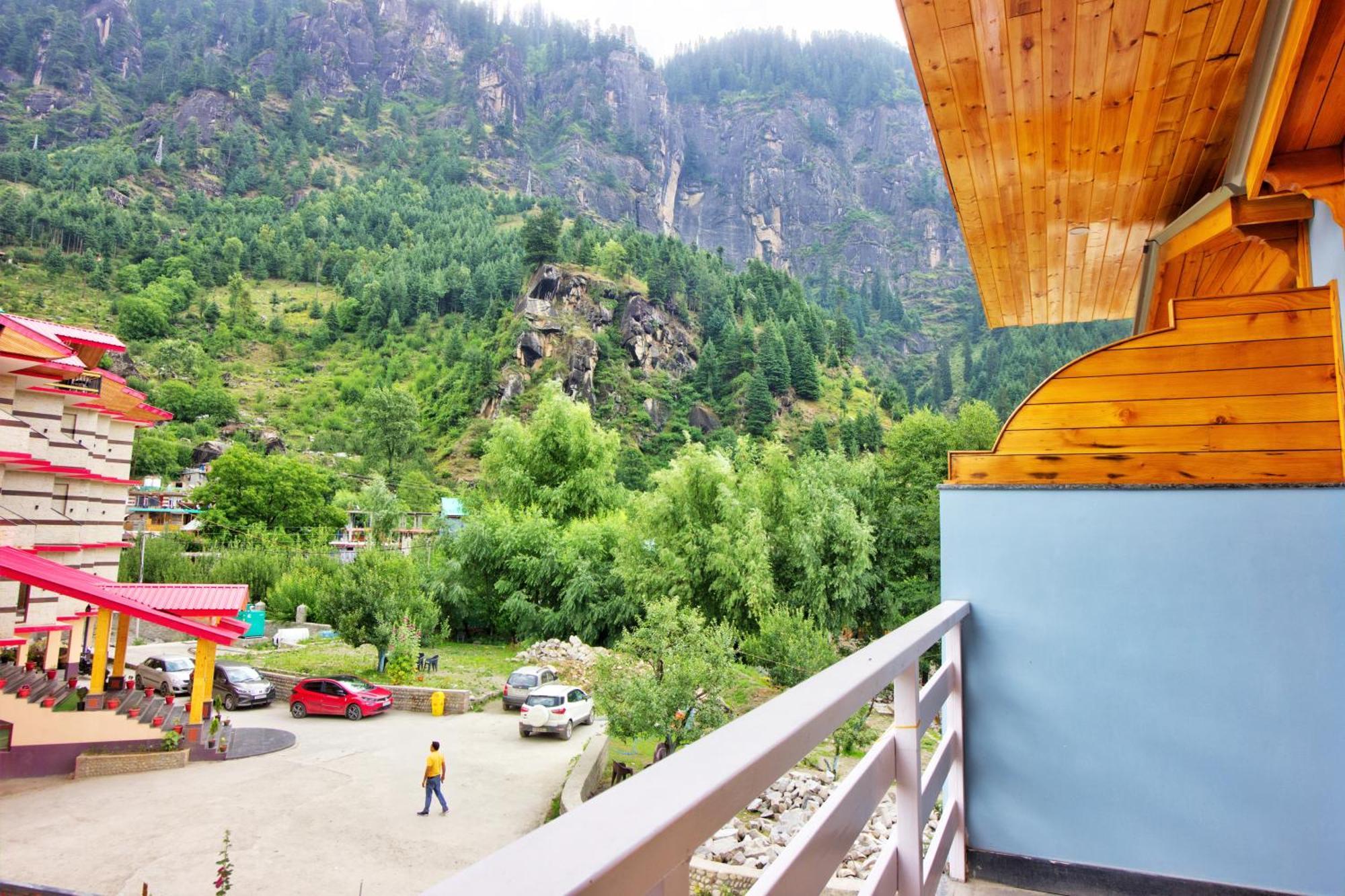 The Husky And Cafe 3* Manali (Himachal Pradesh)
