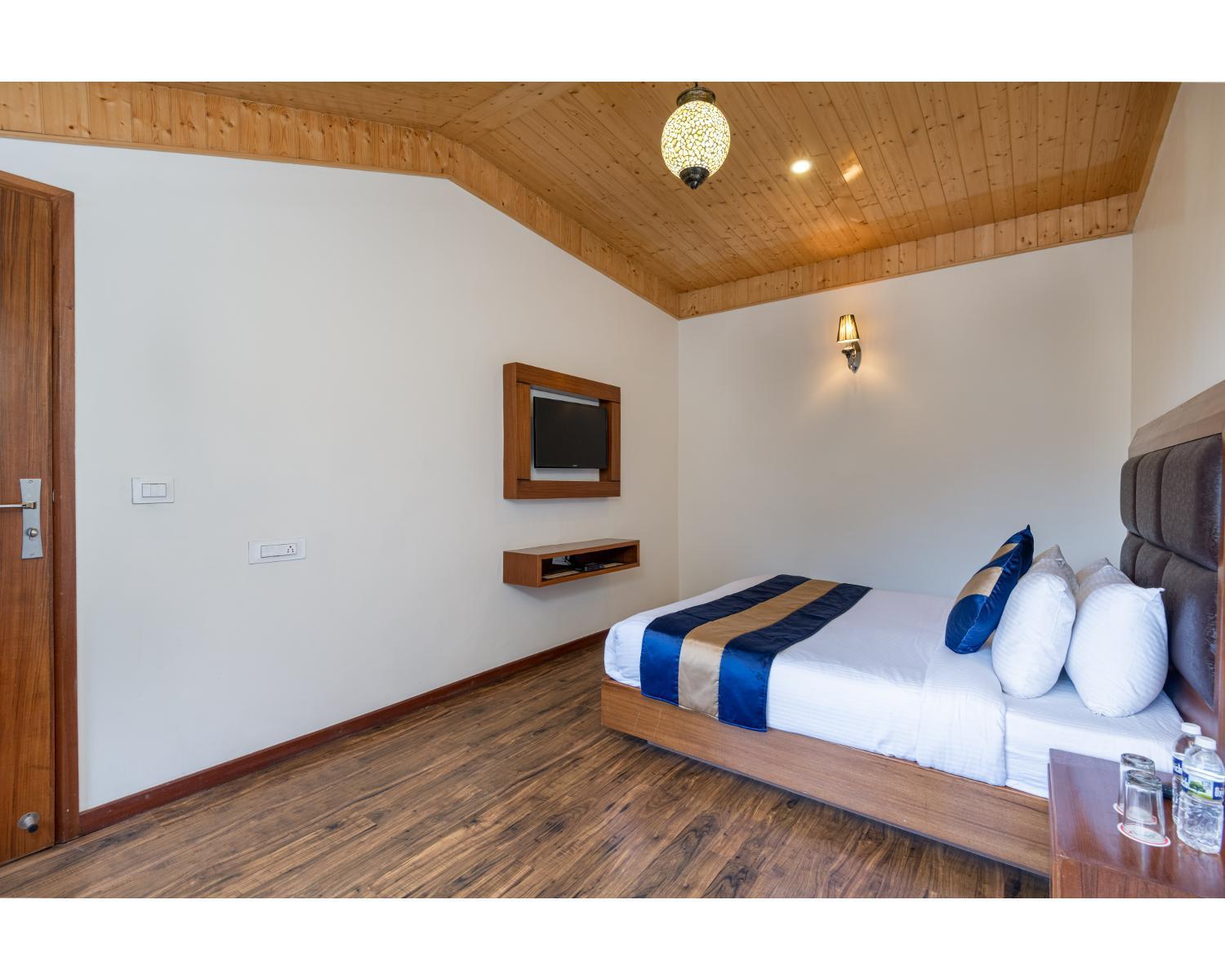 Hotel Serenity & By Dls