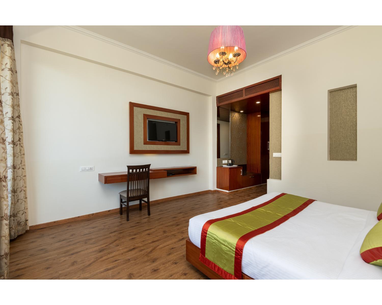 Hotel Serenity & By Dls