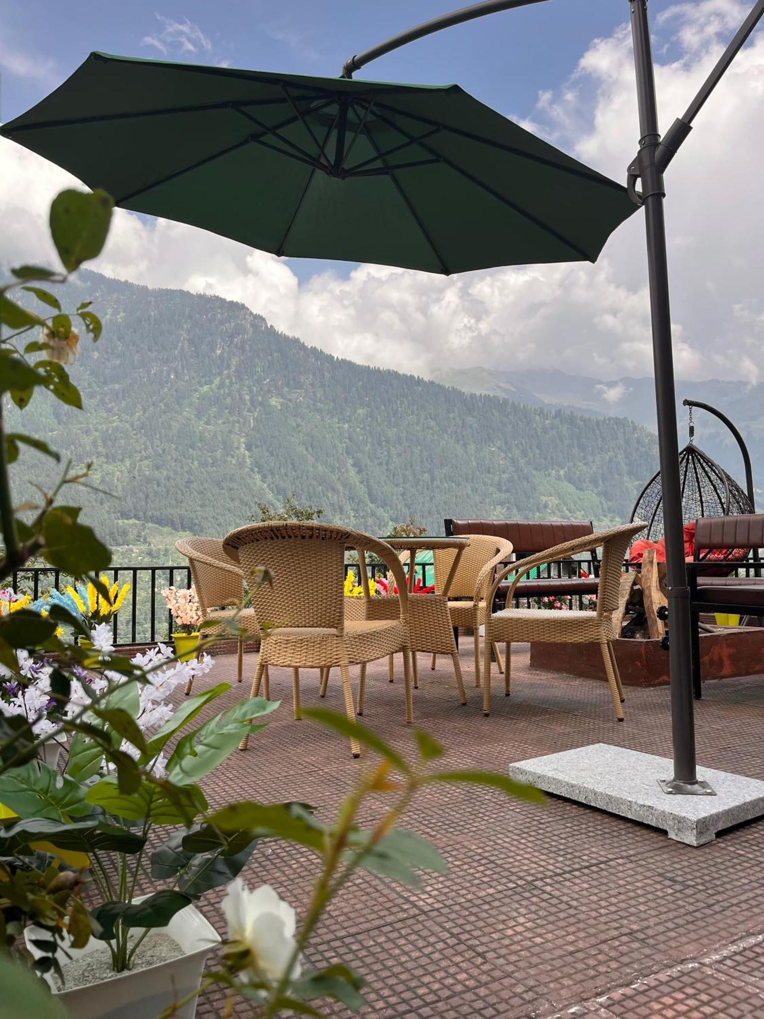 Manu - 1,2,3 Bedroom Personal Luxury Available In M80910-77715 4* Manali (Himachal Pradesh)