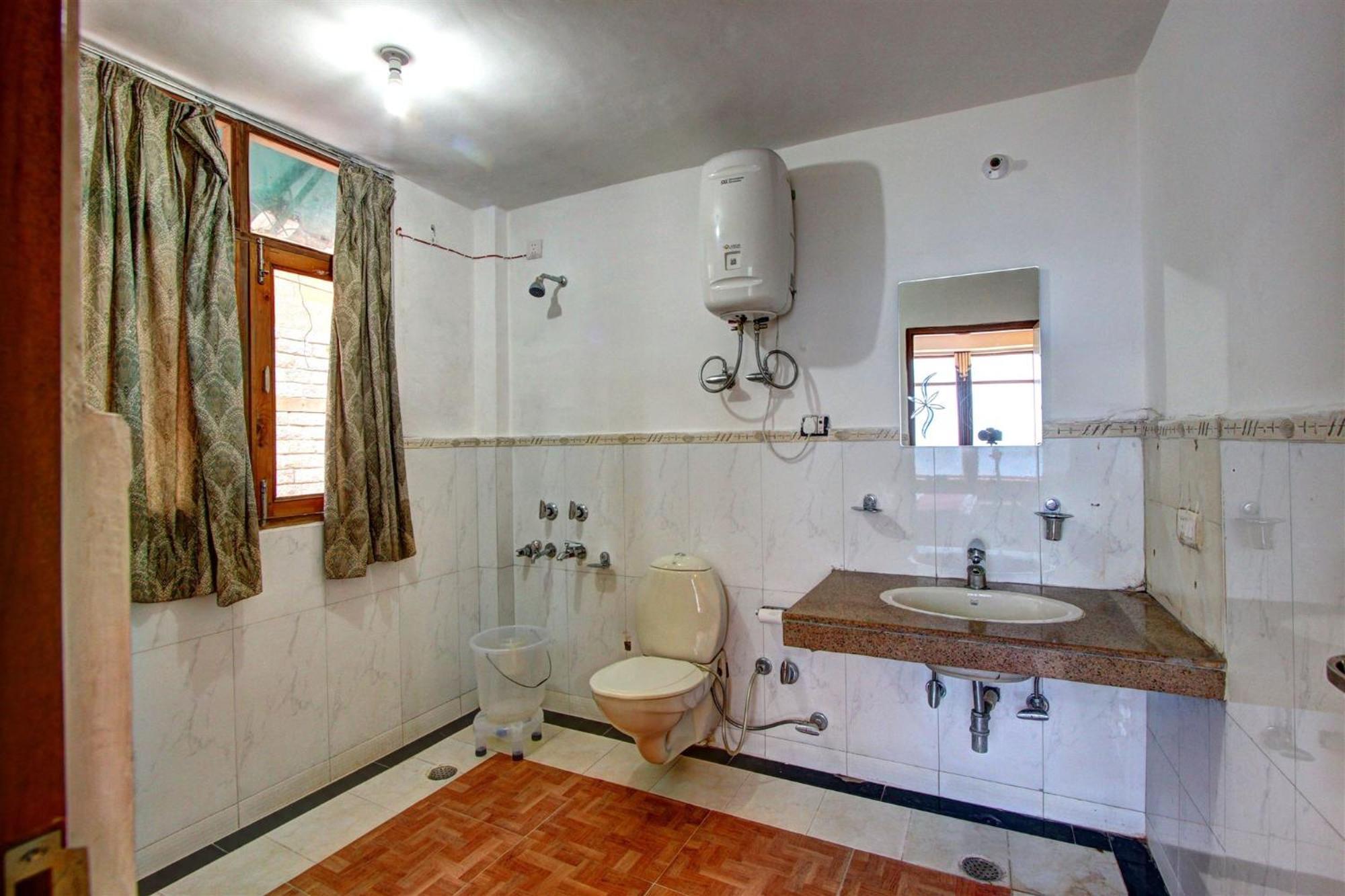 Hotel Manu - 1,2,3 Bedroom Personal Luxury Available In M80910-77715 4*
