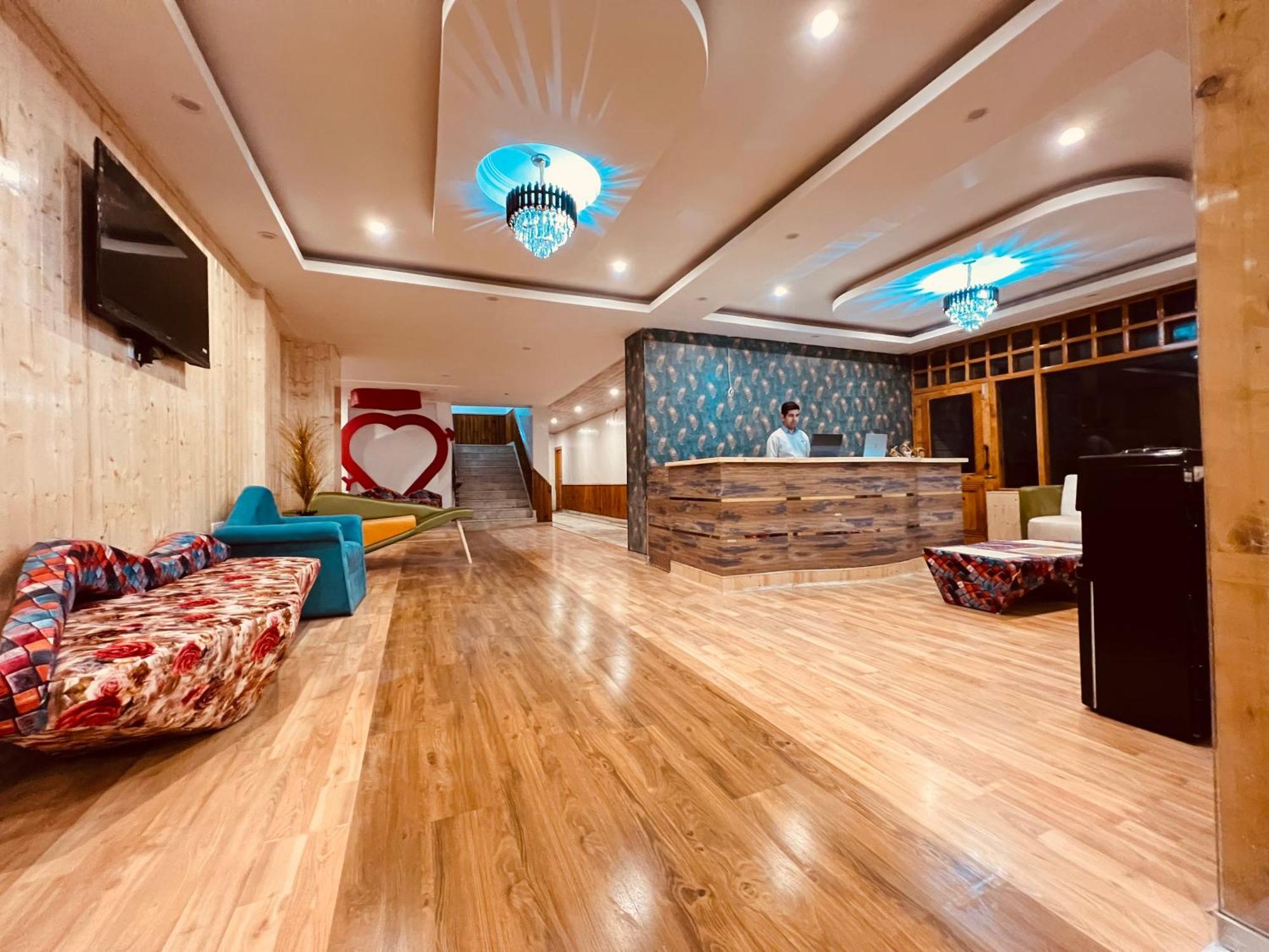 Hill River - Heated & Air Cooled, Near Mall Road - Parking, Lawn, Playing Zone & Much - Couple Friendly Resort 4*