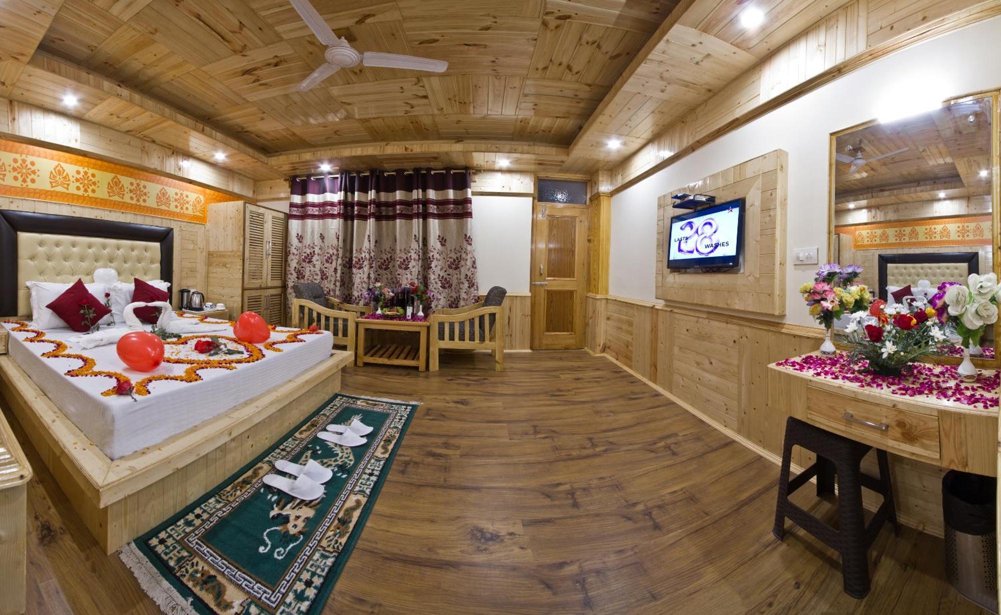 Hotel New Harmony 3*