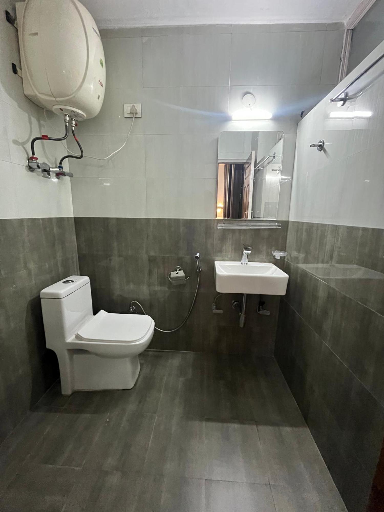 Guest house Premier Mall Road