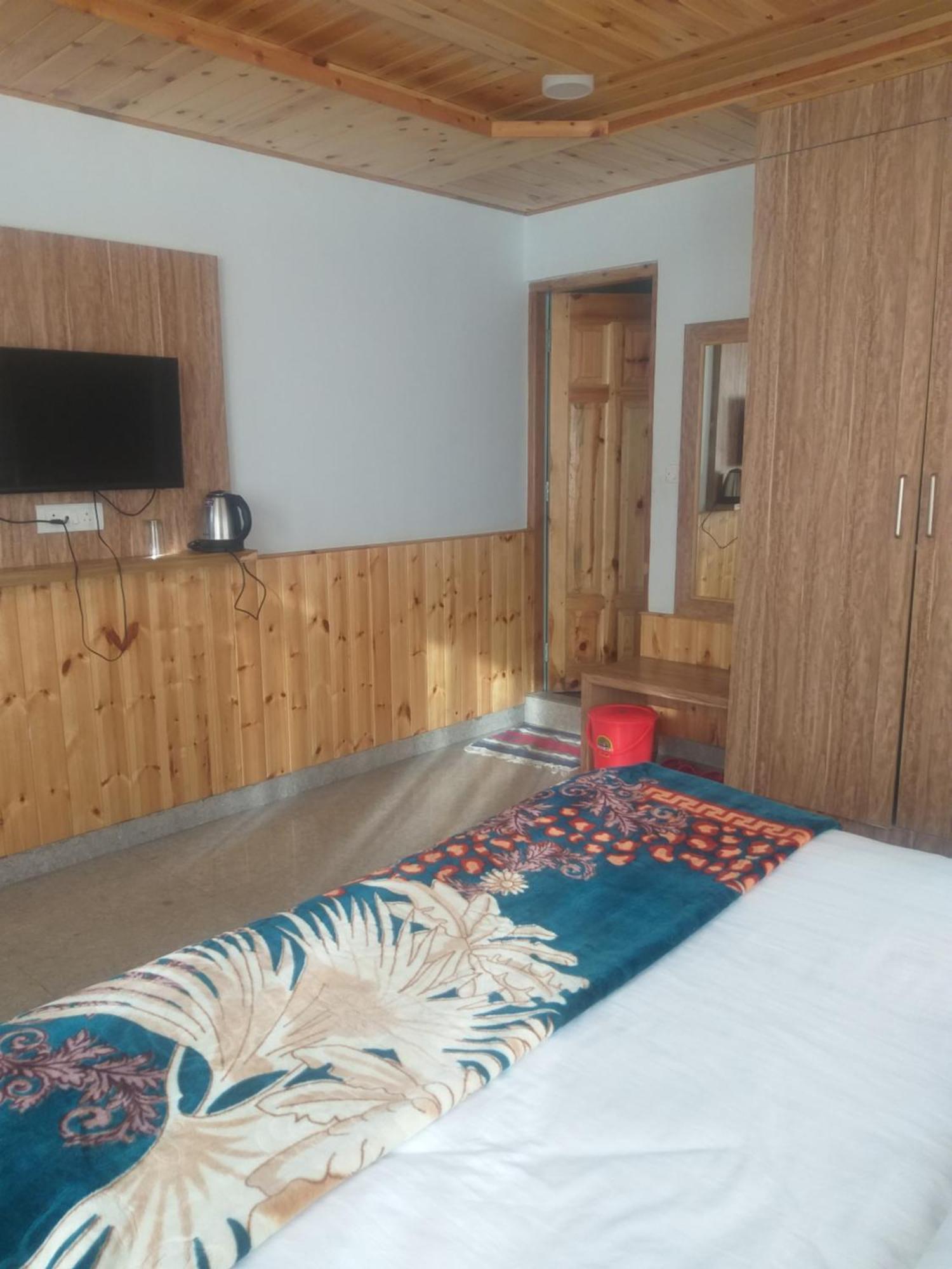 Hotel Apple Flower Manali (Himachal Pradesh)