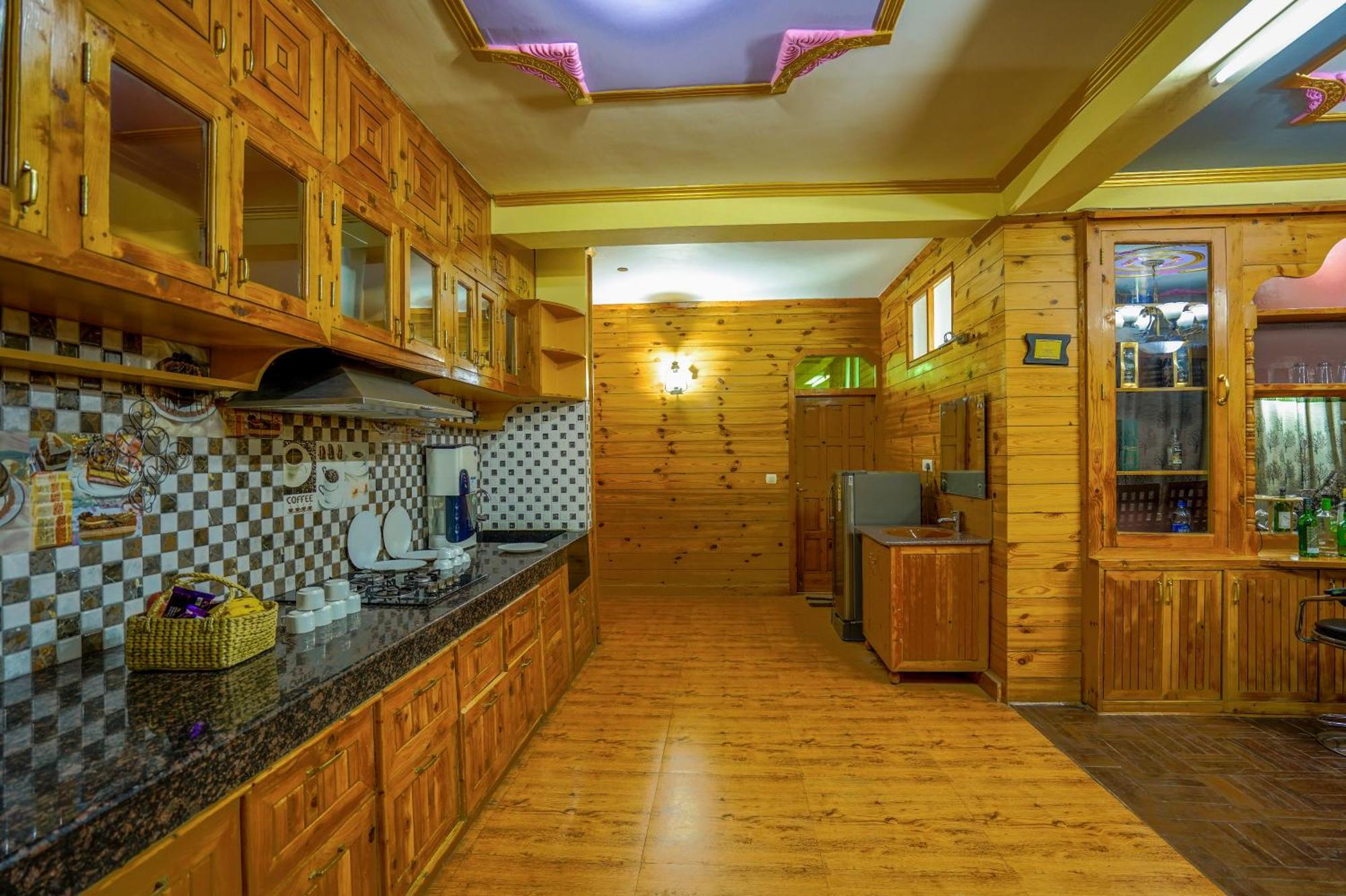 Hotel 3 Bedroom Luxury With Scenic Mountain View 4*