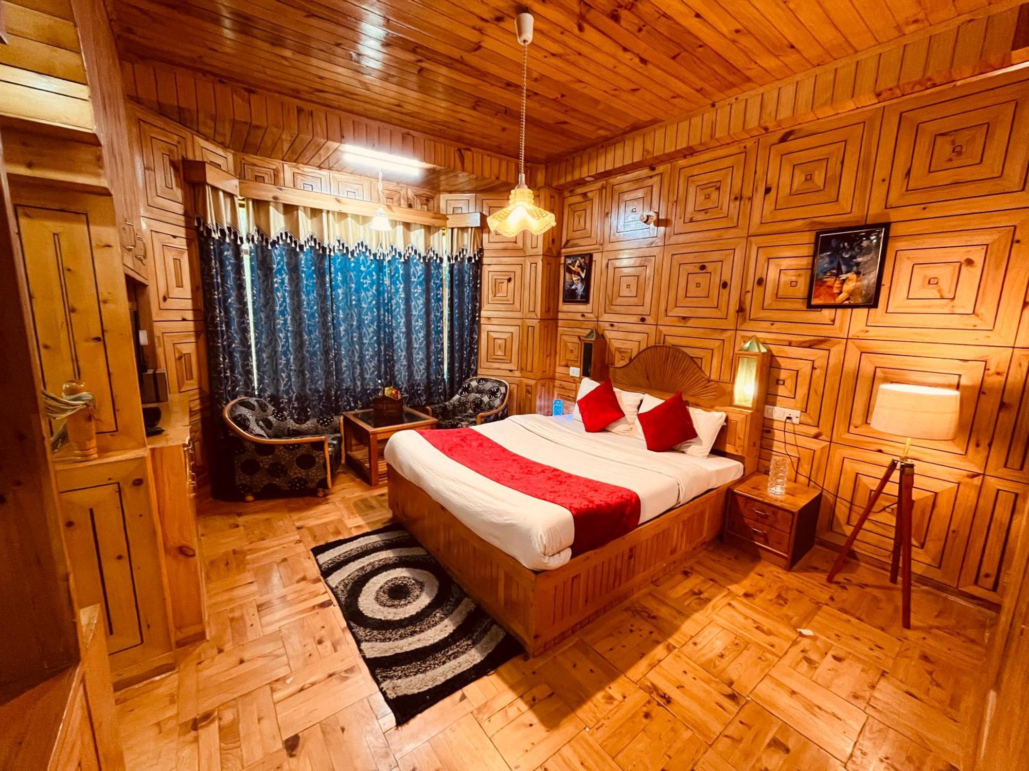 Hotel 3 Bedroom Luxury With Scenic Mountain View Manali (Himachal Pradesh)