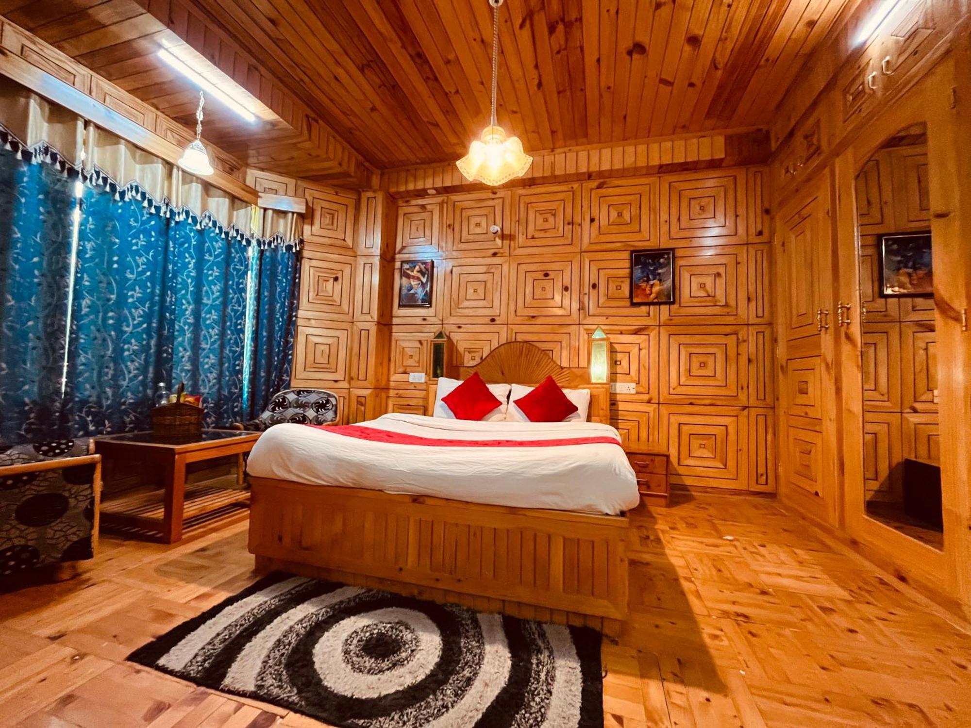3 Bedroom Luxury With Scenic Mountain View Manali (Himachal Pradesh)