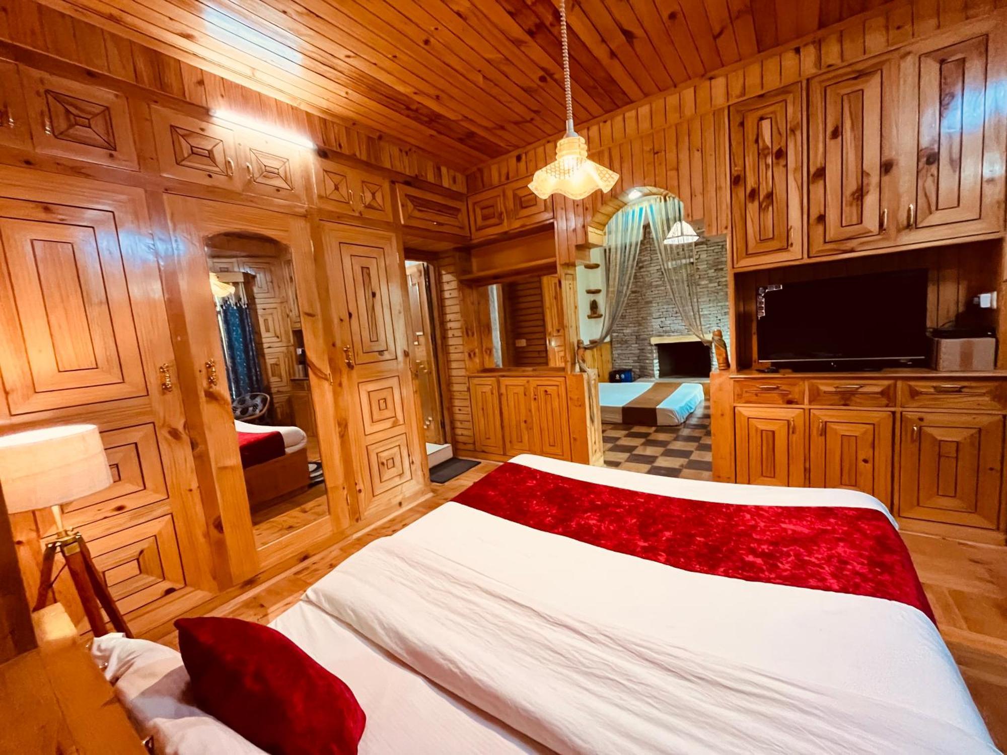 Hotel 3 Bedroom Luxury With Scenic Mountain View 4*