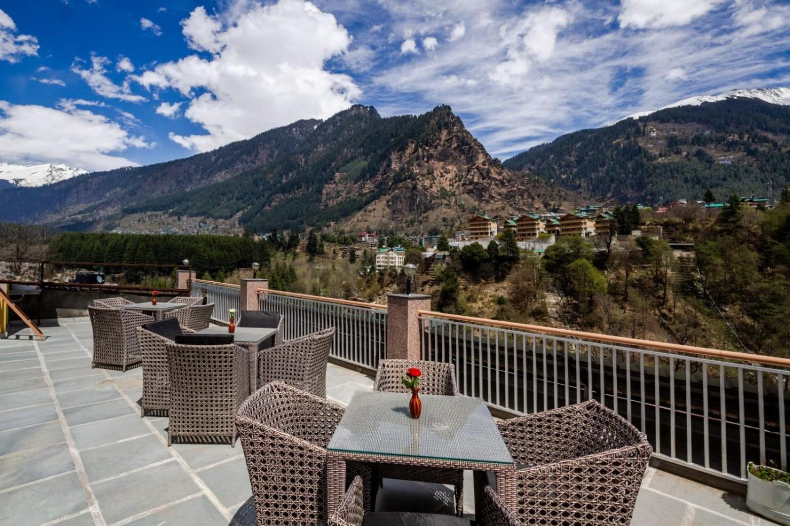 Hotel Sarthak Regency By M K Hospitality,rangri, Manali,hp,just 1 Kms From Volvo Parking 4*