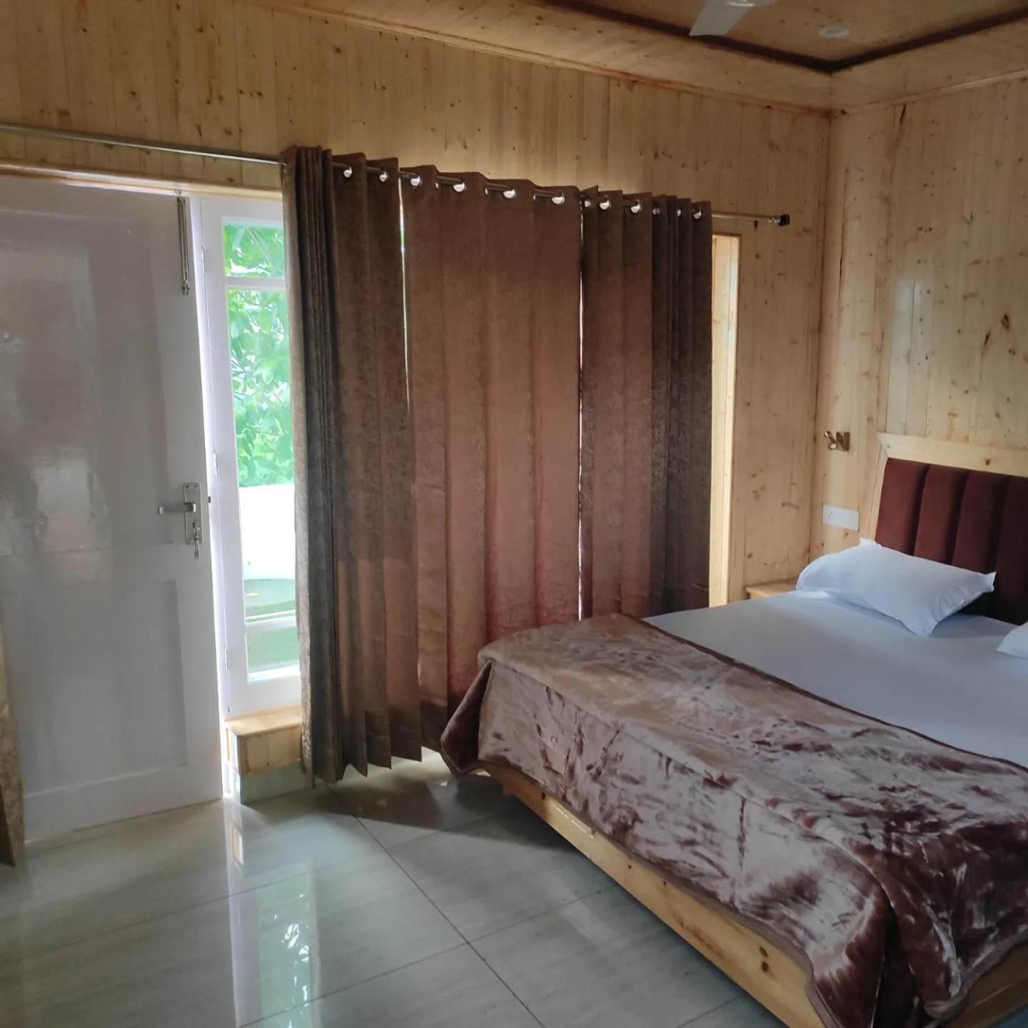 The Veteran House Guest house Manali (Himachal Pradesh)