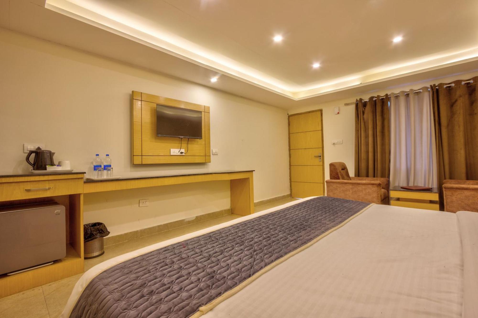 Resort Shivalaya Retreat - A River Side Resort Hotel 3*