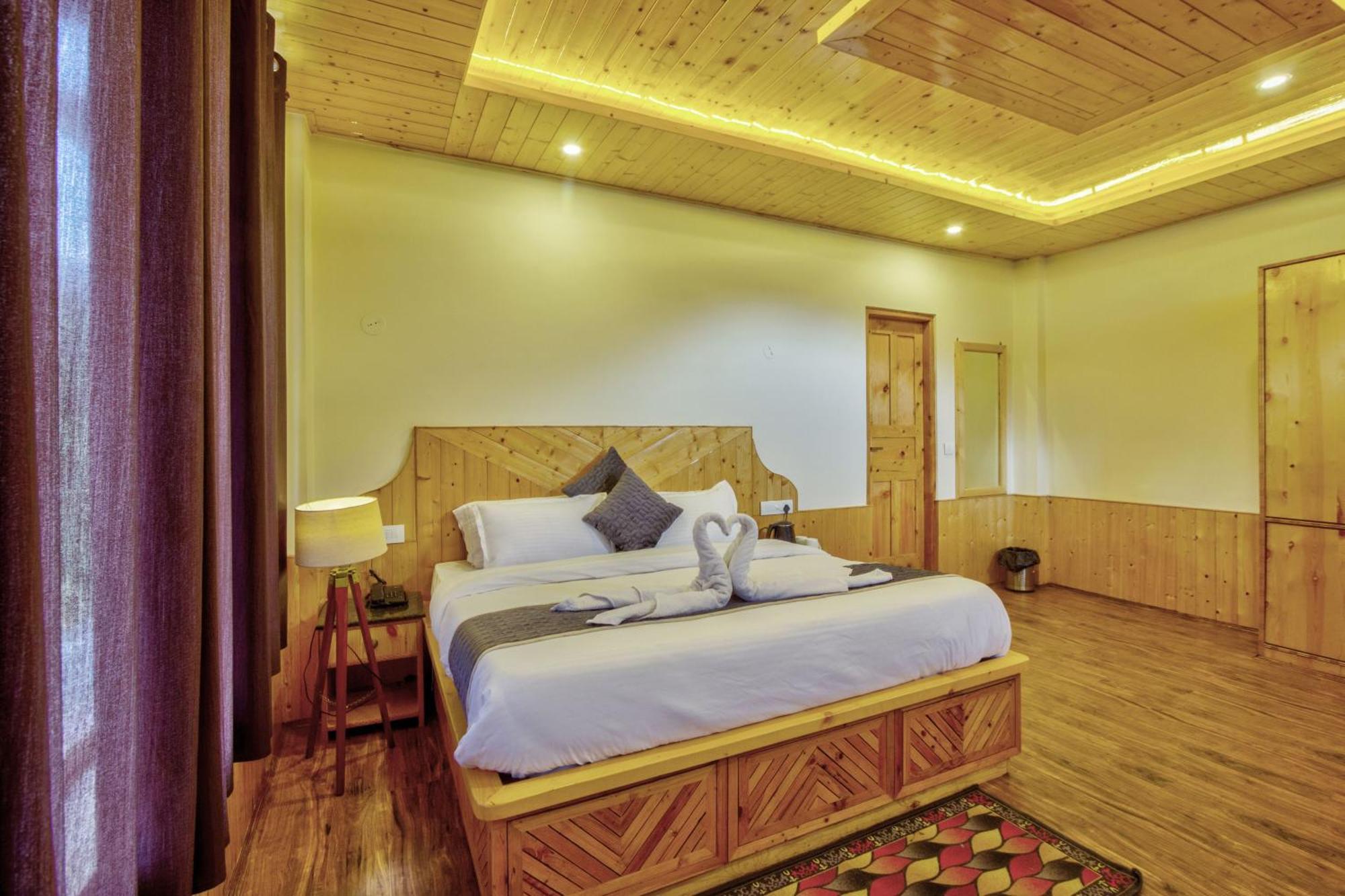 Resort Shivalaya Retreat - A River Side Resort Hotel