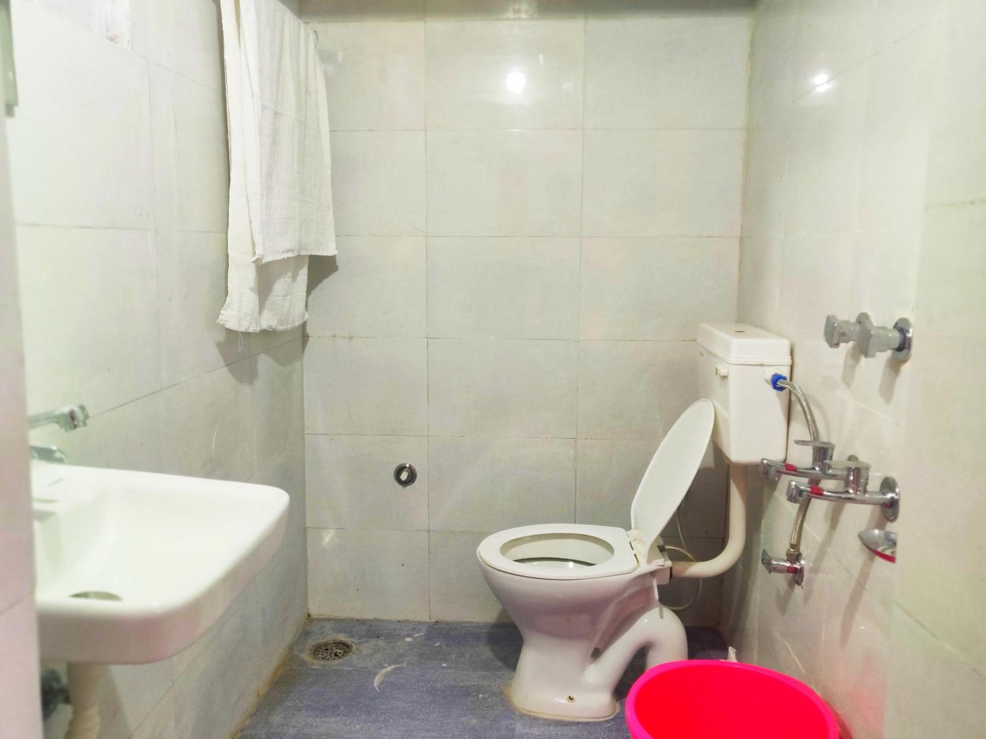 3-bedroom Private Swiss Near Mall Road