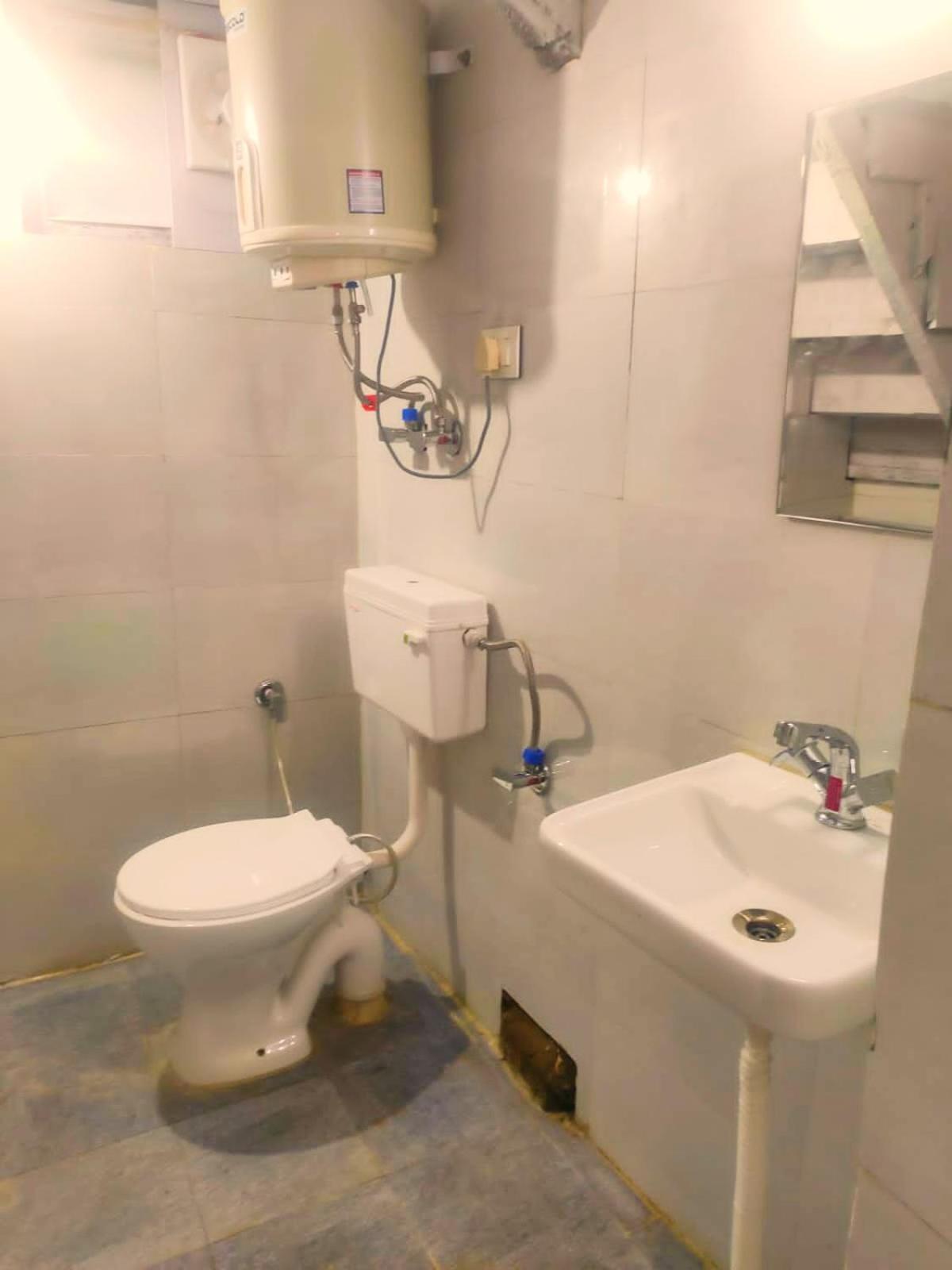 3-bedroom Private Swiss Near Mall Road