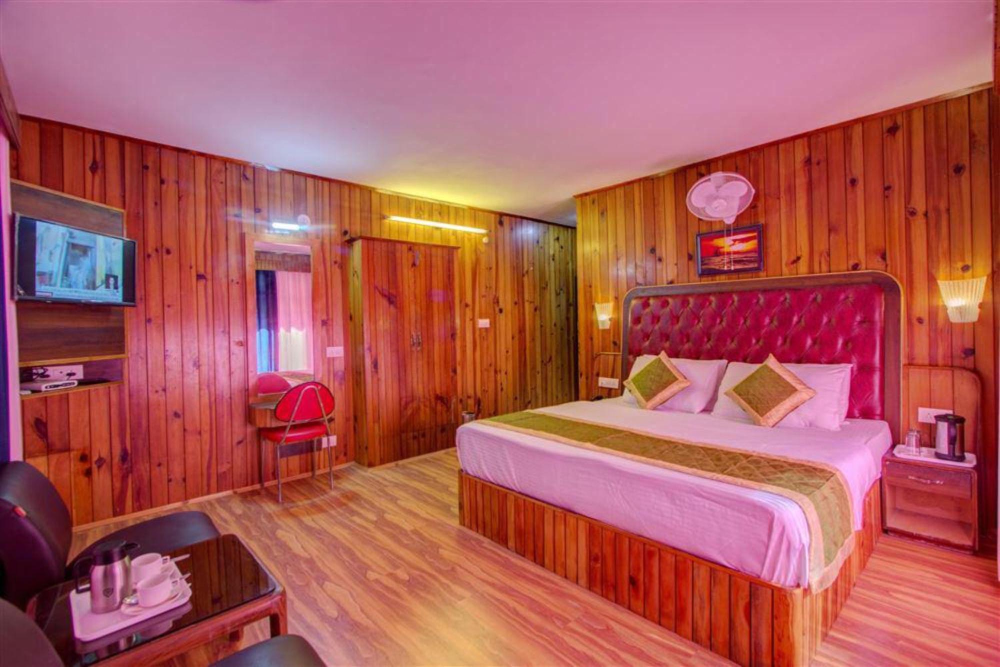 Goroomgo New Ambika Mall Road Near Durga Temple -mahadev Temple-hidimba Temple - Prime-location-and-spacious-room With Luxury And Parking Facilities 4* Manali (Himachal Pradesh)