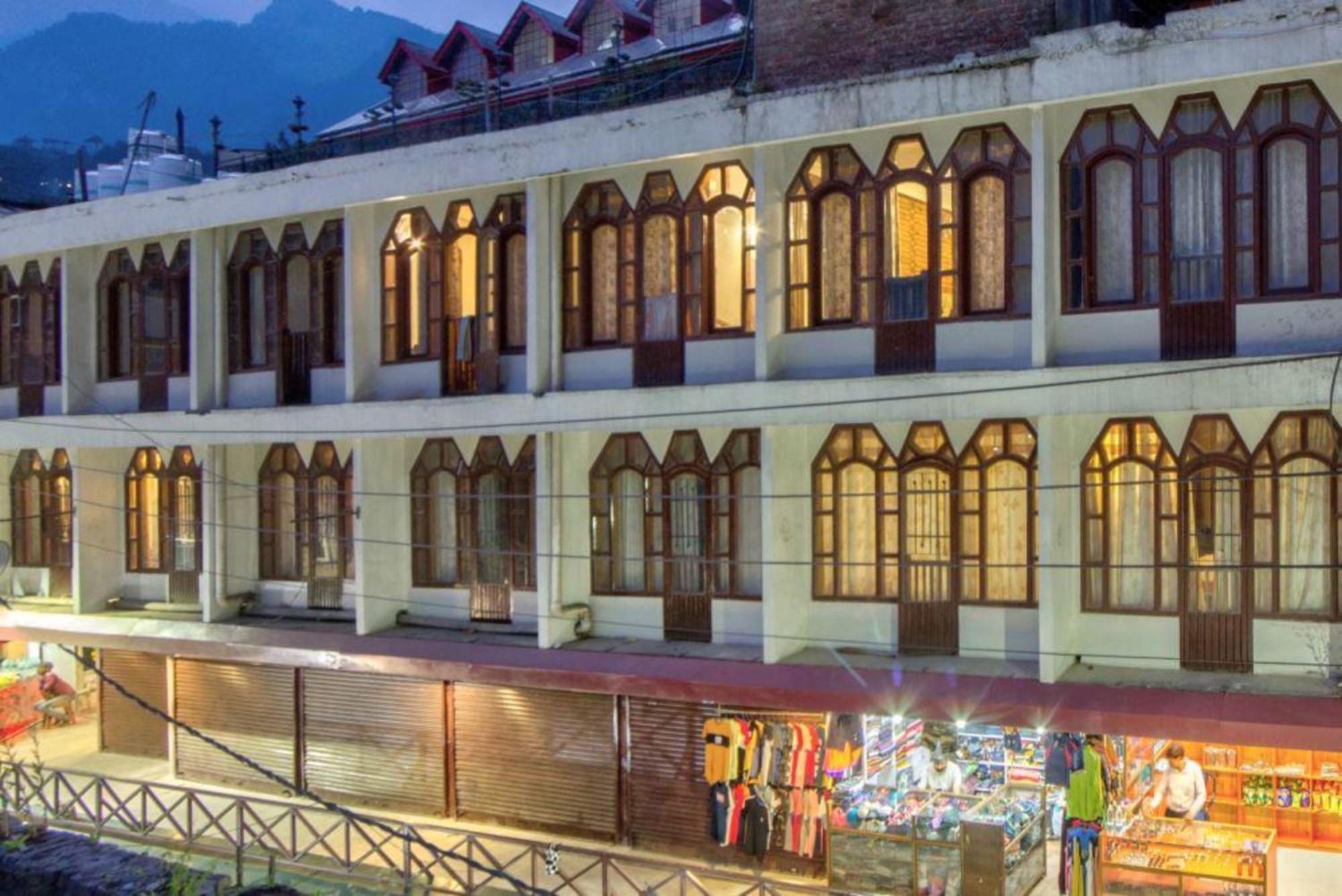 Goroomgo New Ambika Mall Road Near Durga Temple -mahadev Temple-hidimba Temple - Prime-location-and-spacious-room With Luxury And Parking Facilities Bed & Breakfast Manali (Himachal Pradesh)