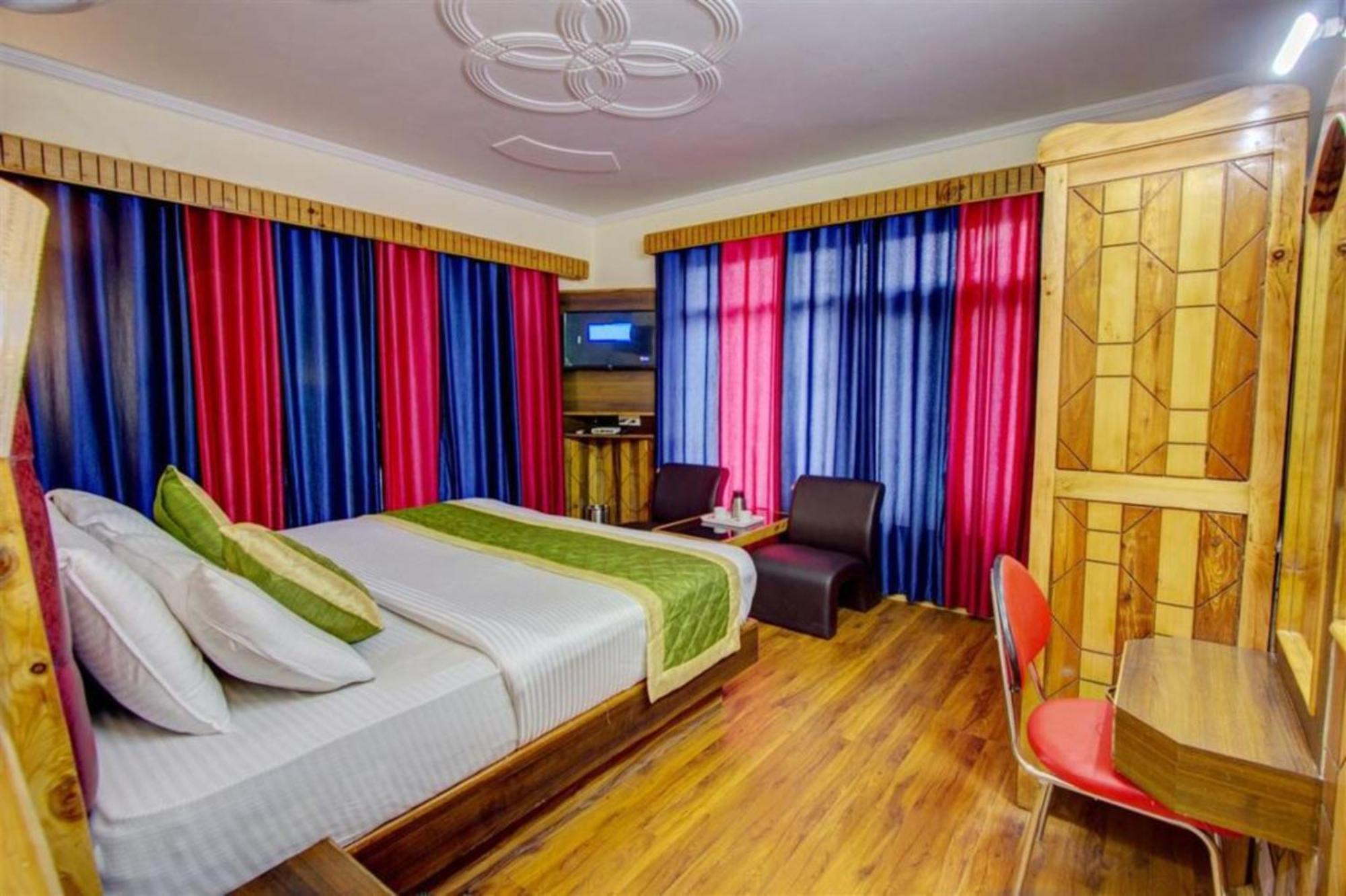 Goroomgo New Ambika Mall Road Near Durga Temple -mahadev Temple-hidimba Temple - Prime-location-and-spacious-room With Luxury And Parking Facilities 4* Manali (Himachal Pradesh)