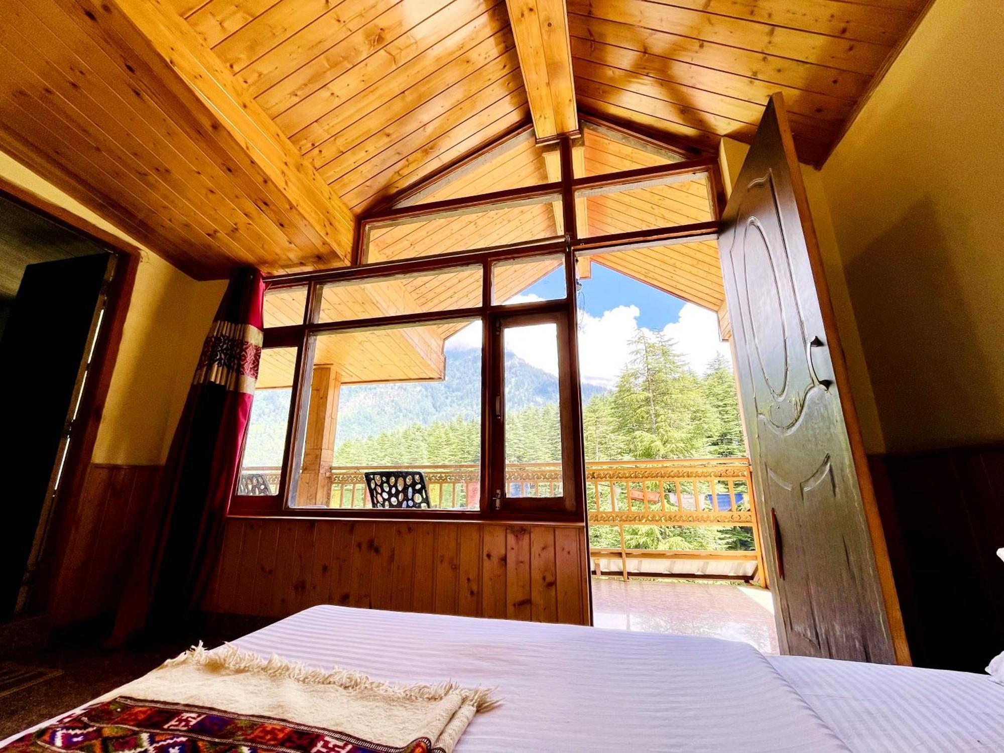 Spring House Homestay *