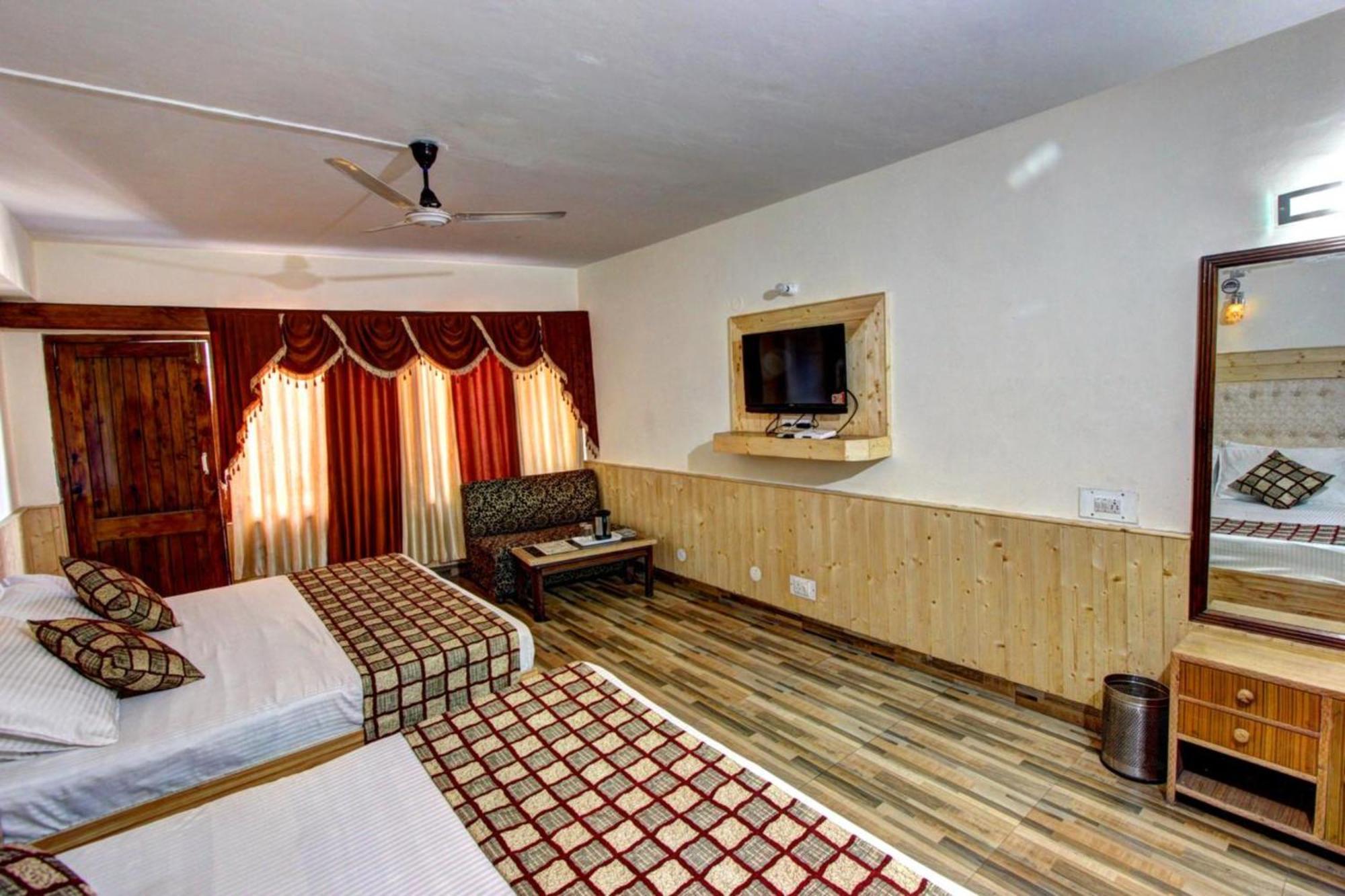 Highway - Luxury - Excellent Service - Parking Facilities Hotel