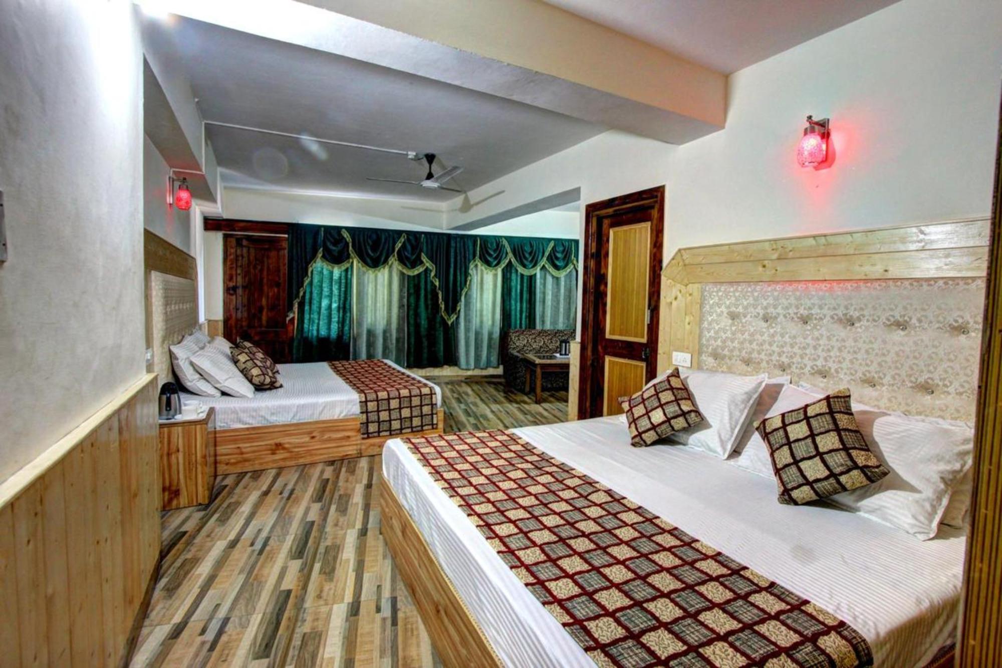 Highway - Luxury - Excellent Service - Parking Facilities 4*