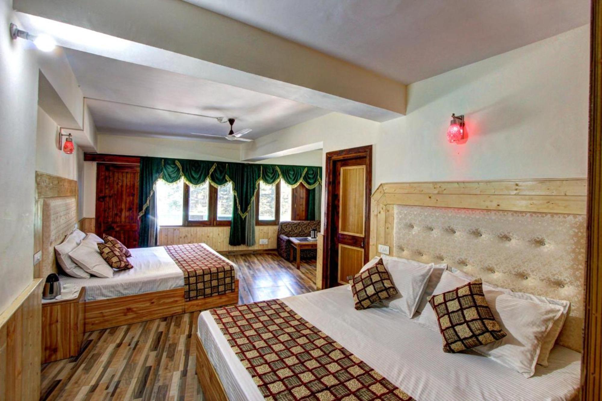 Highway - Luxury - Excellent Service - Parking Facilities 4*