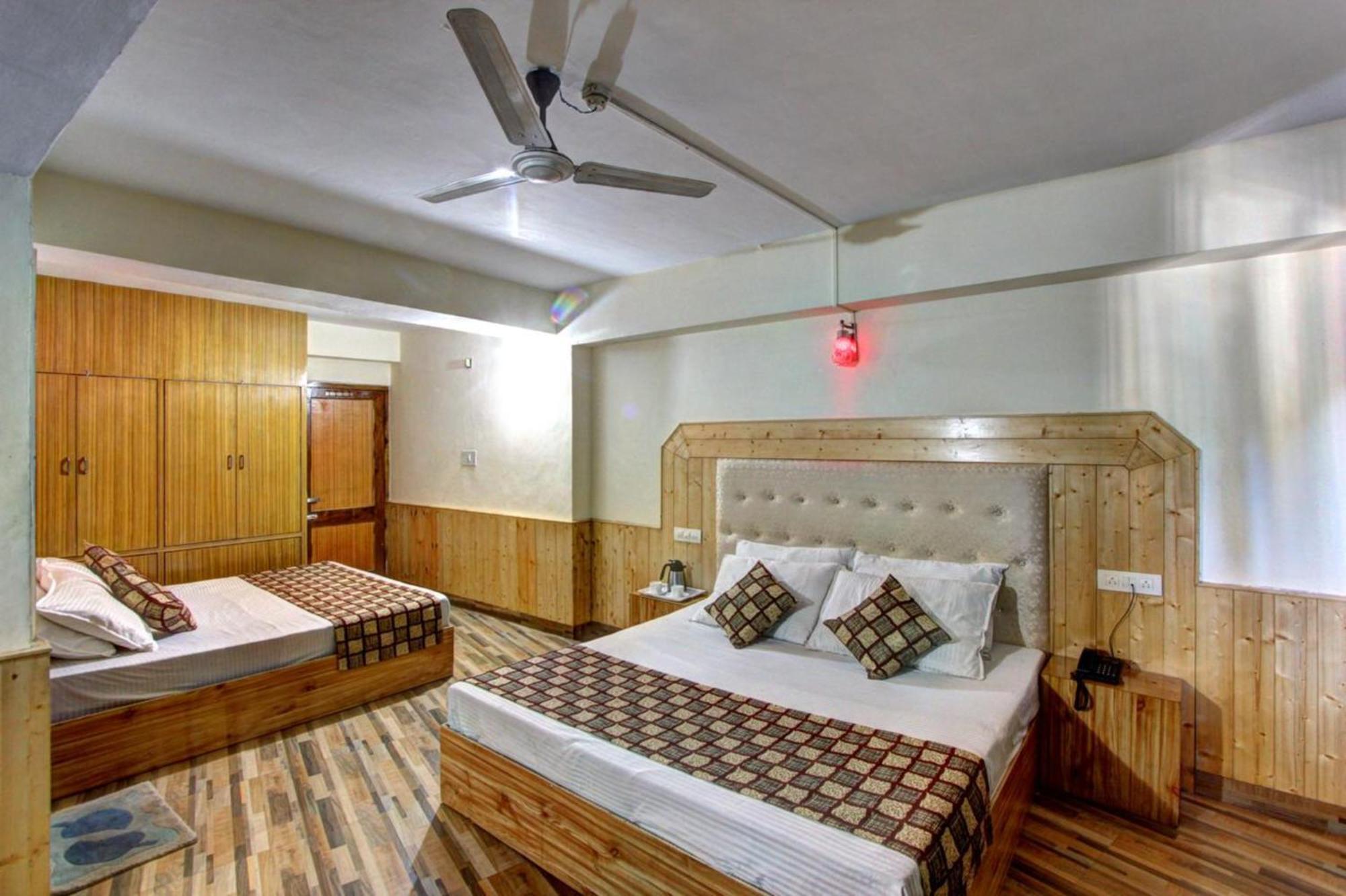 Highway - Luxury - Excellent Service - Parking Facilities Hotel 4*