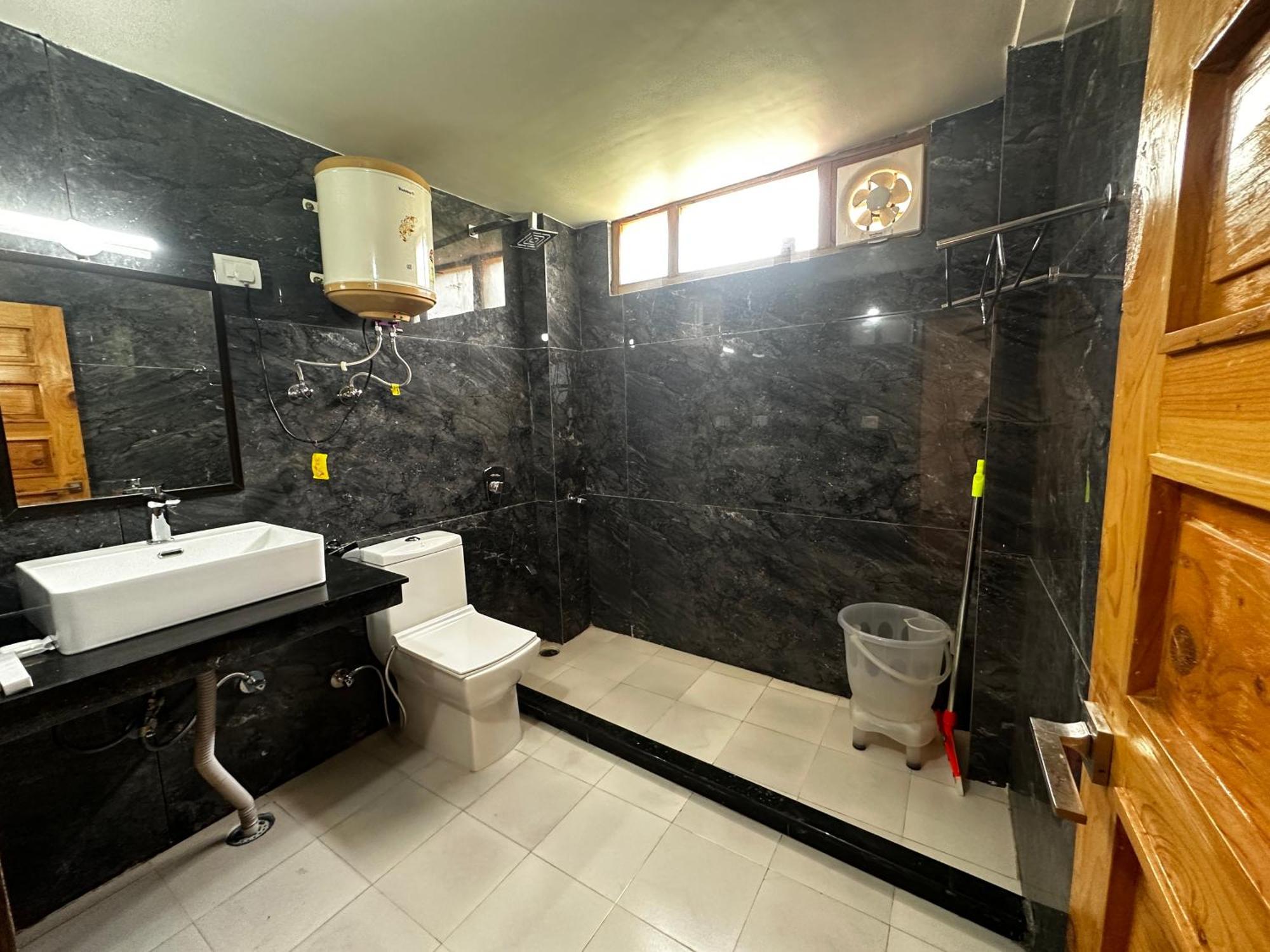 Tara Hotel 2*