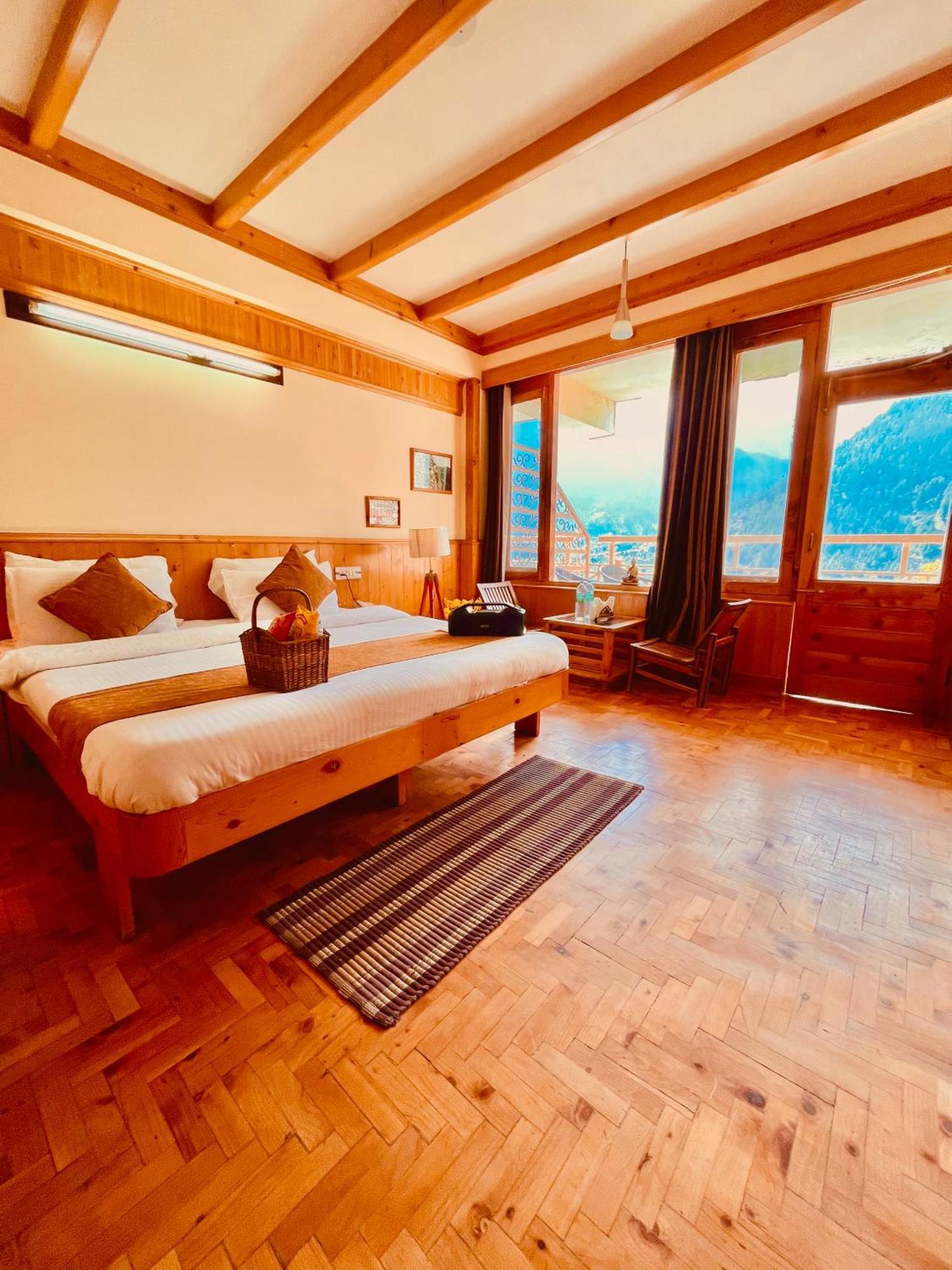 Valley View, 4*