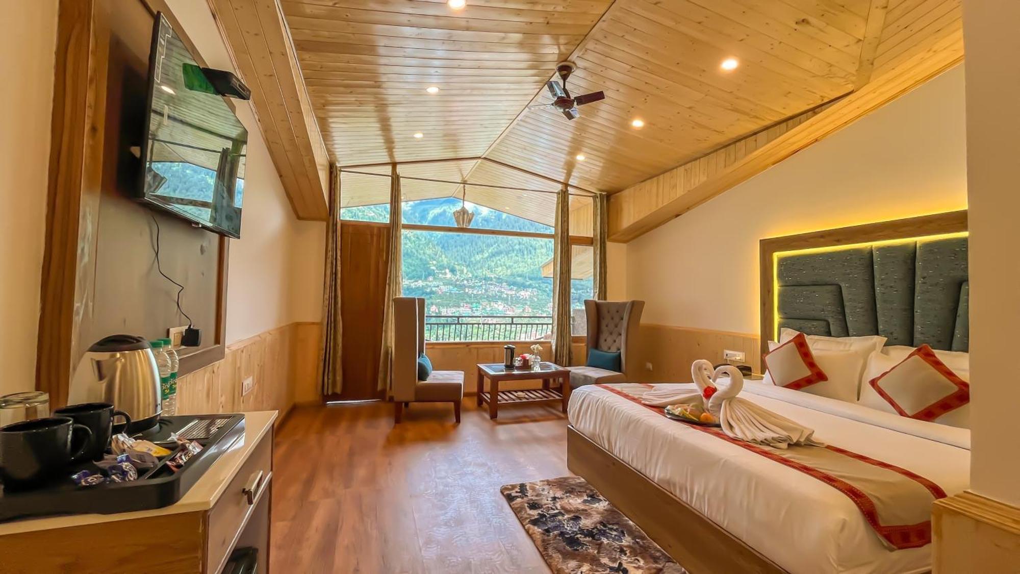 Touch Wood Hotel 3*