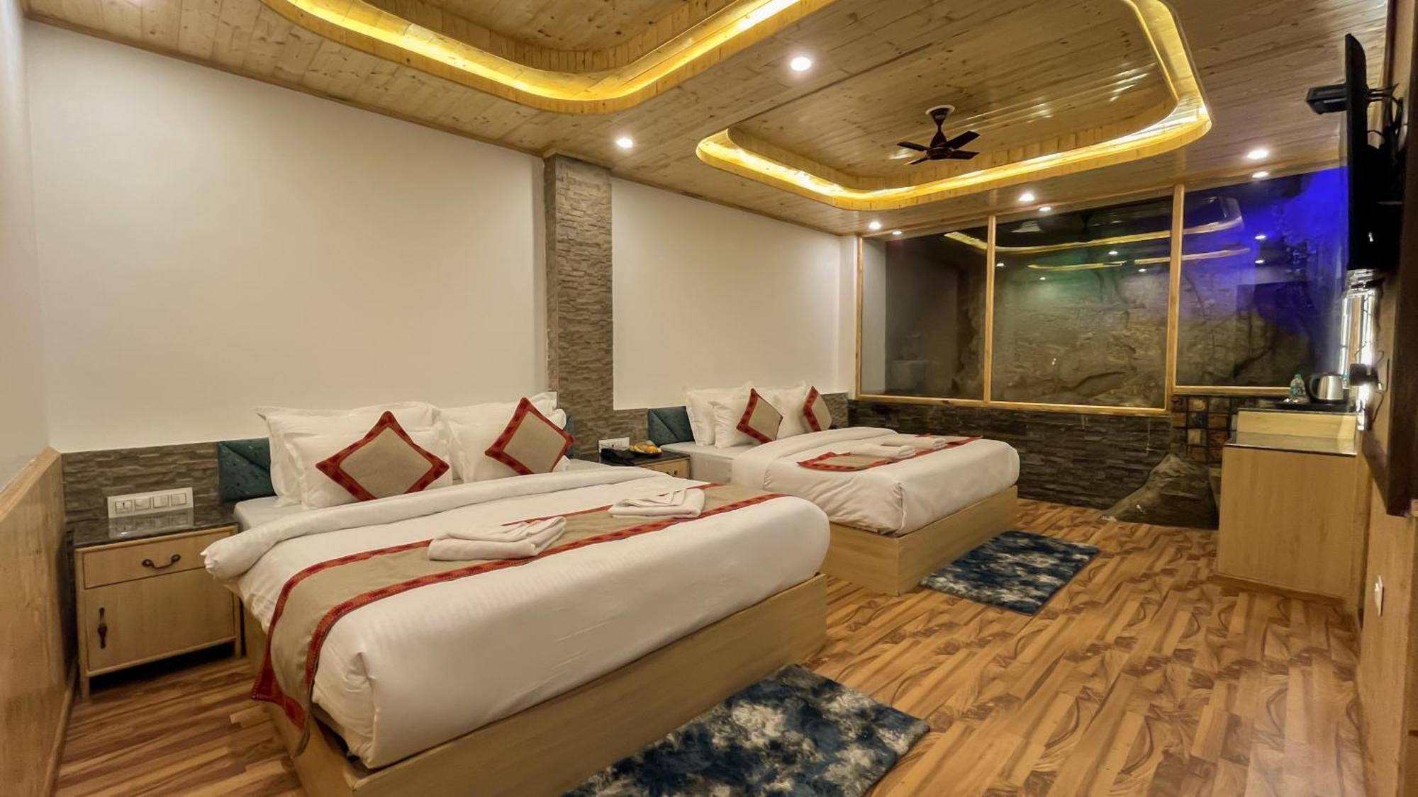 Touch Wood Hotel 3*