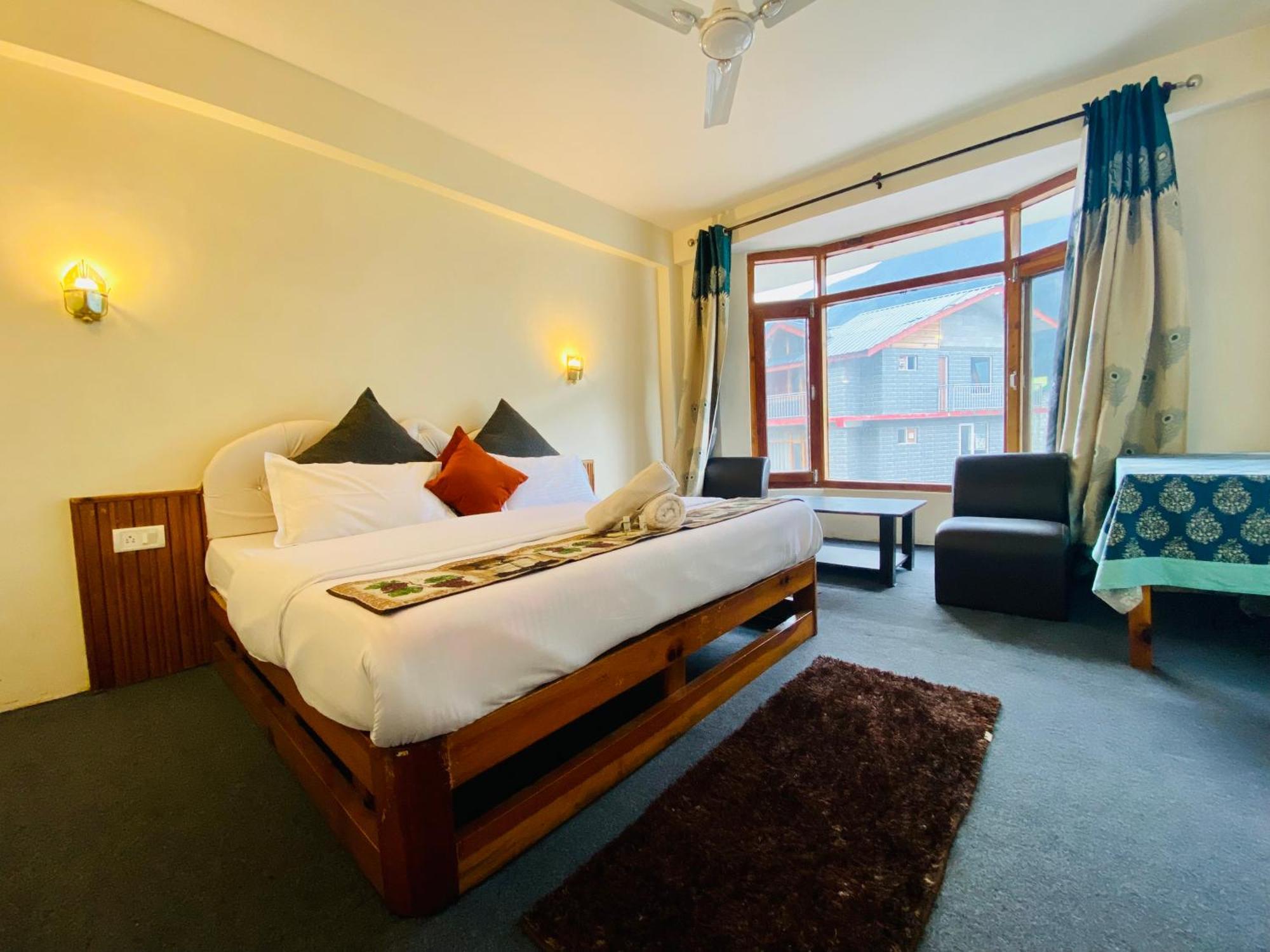 Great Hamta Hills - A Family On Main Highway Hotel 4*