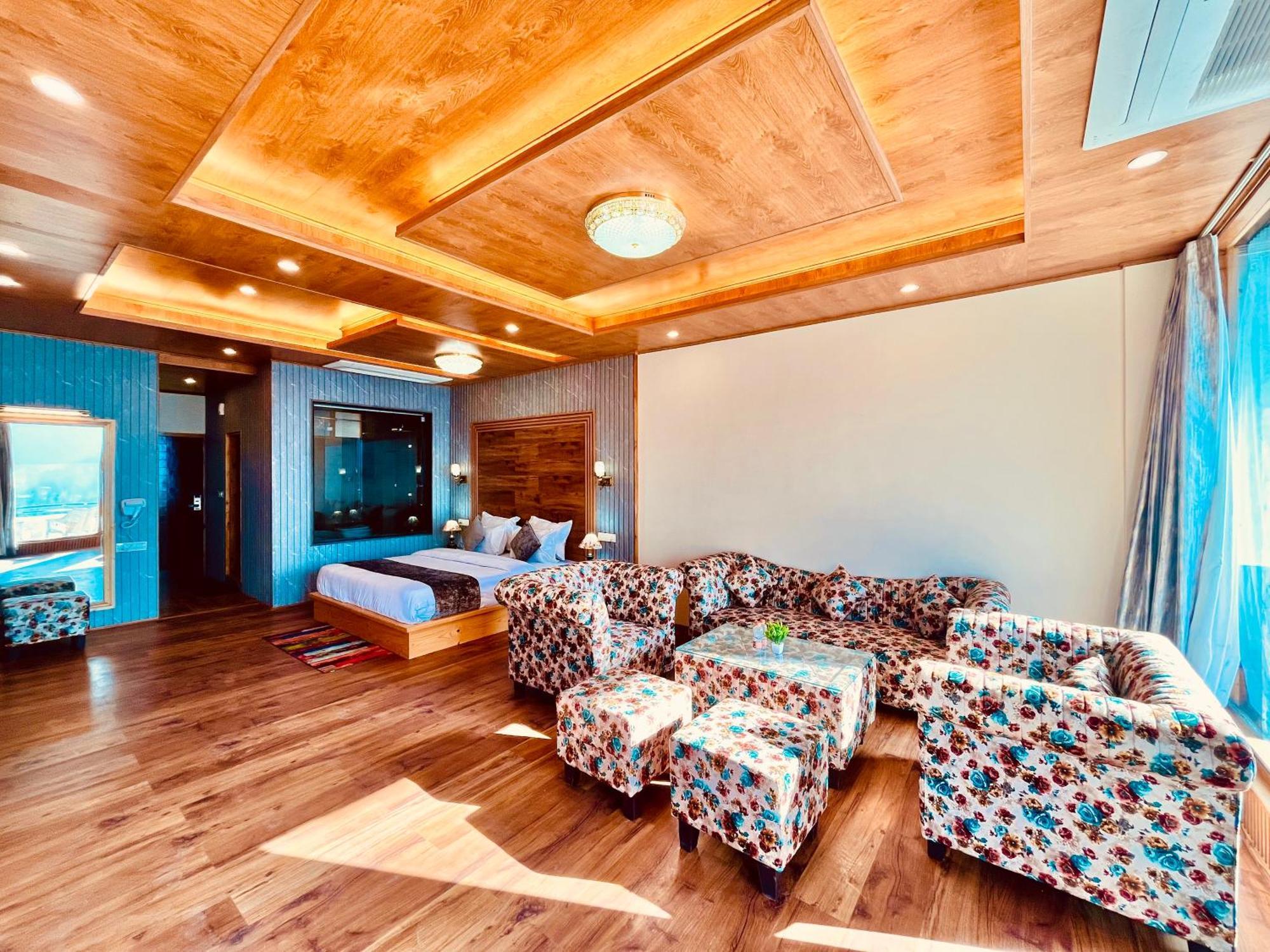Naina Deventure Resort, - Premium With Centrally Heated & Scenic View *