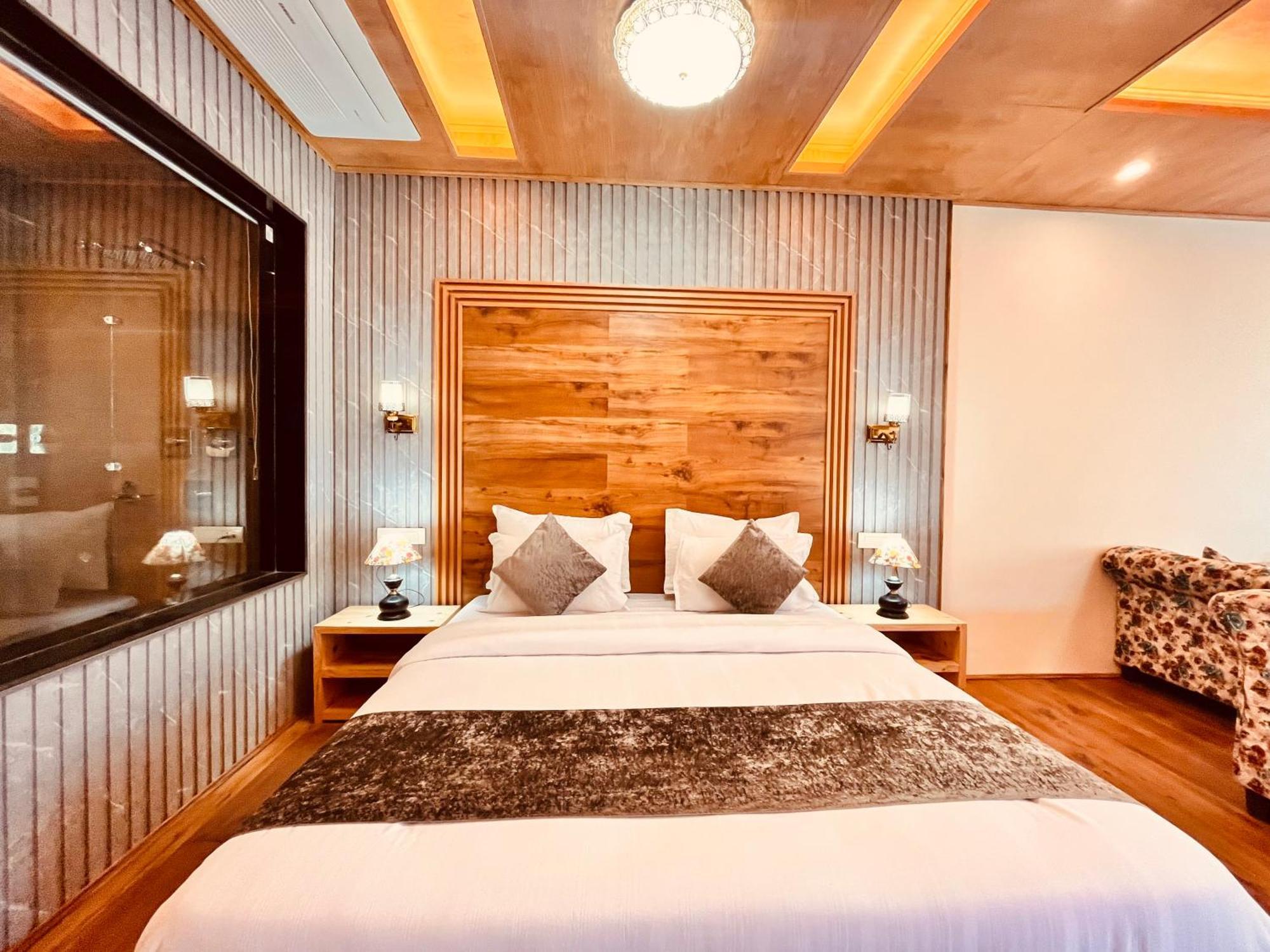 Naina Deventure Resort, - Premium With Centrally Heated & Scenic View Resort *