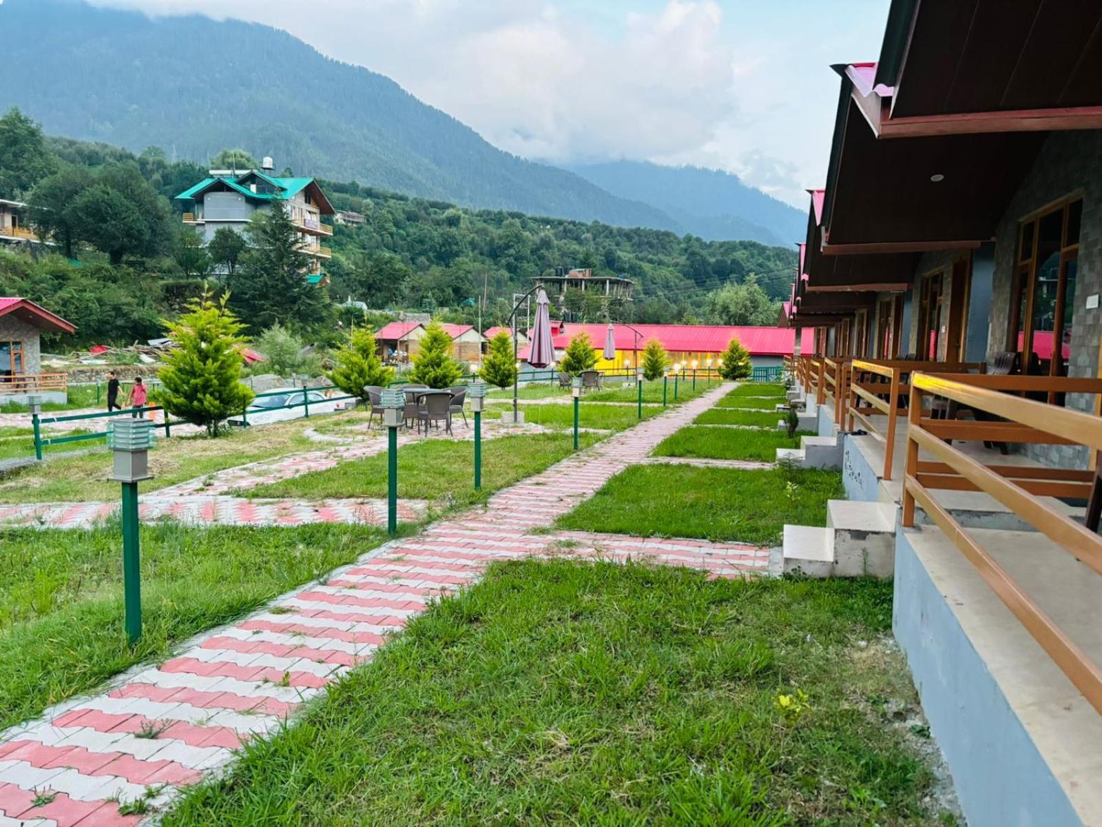 Shivalaya Retreat - A River Side