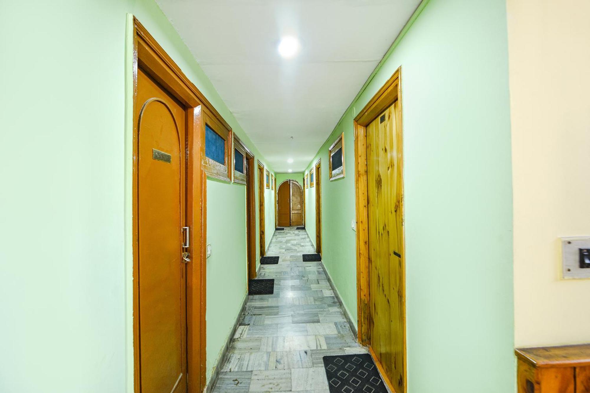 Fabhotel Zarim Manali (Himachal Pradesh)