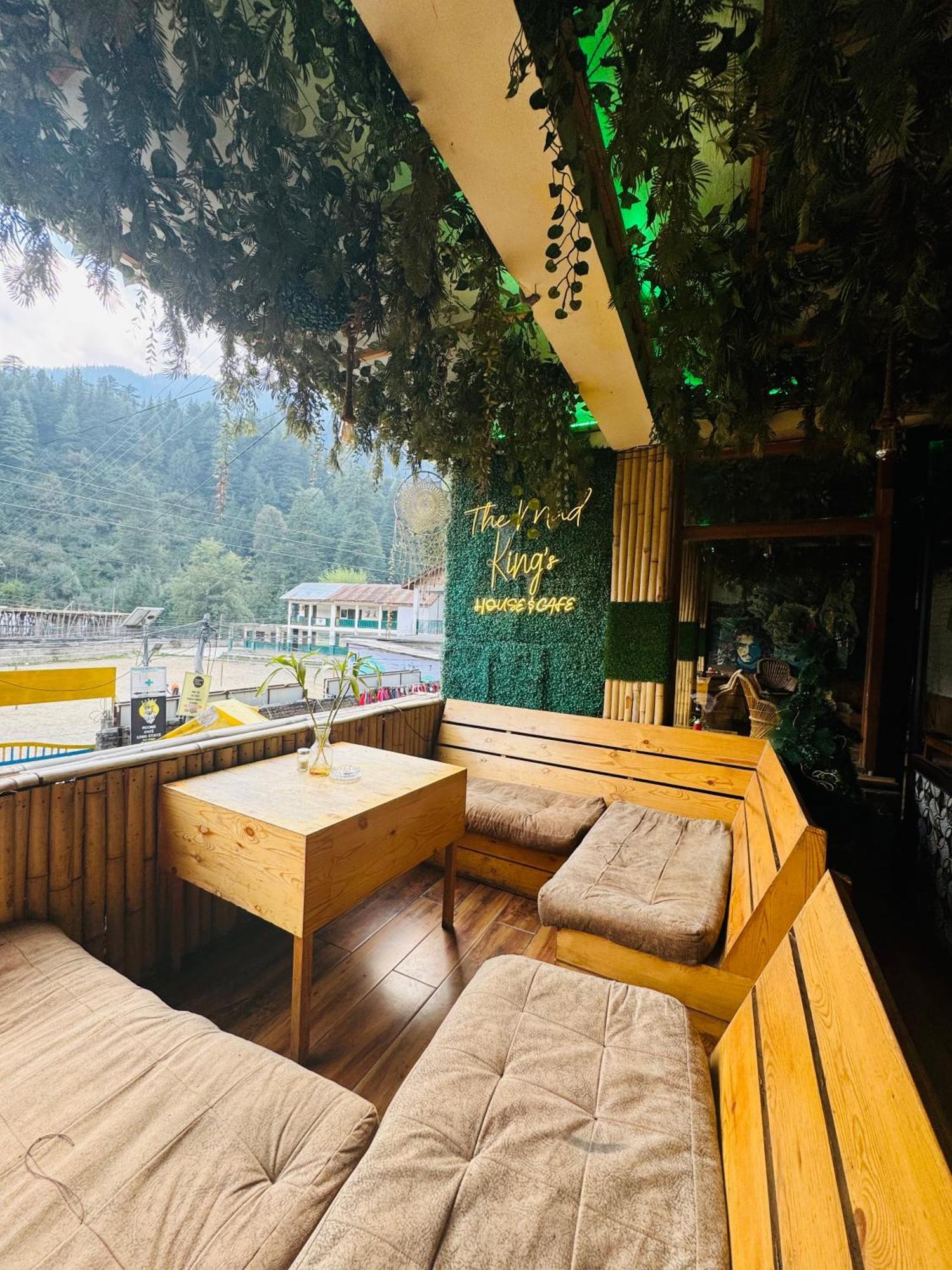 The Mad King's House & Cafe Guest house *