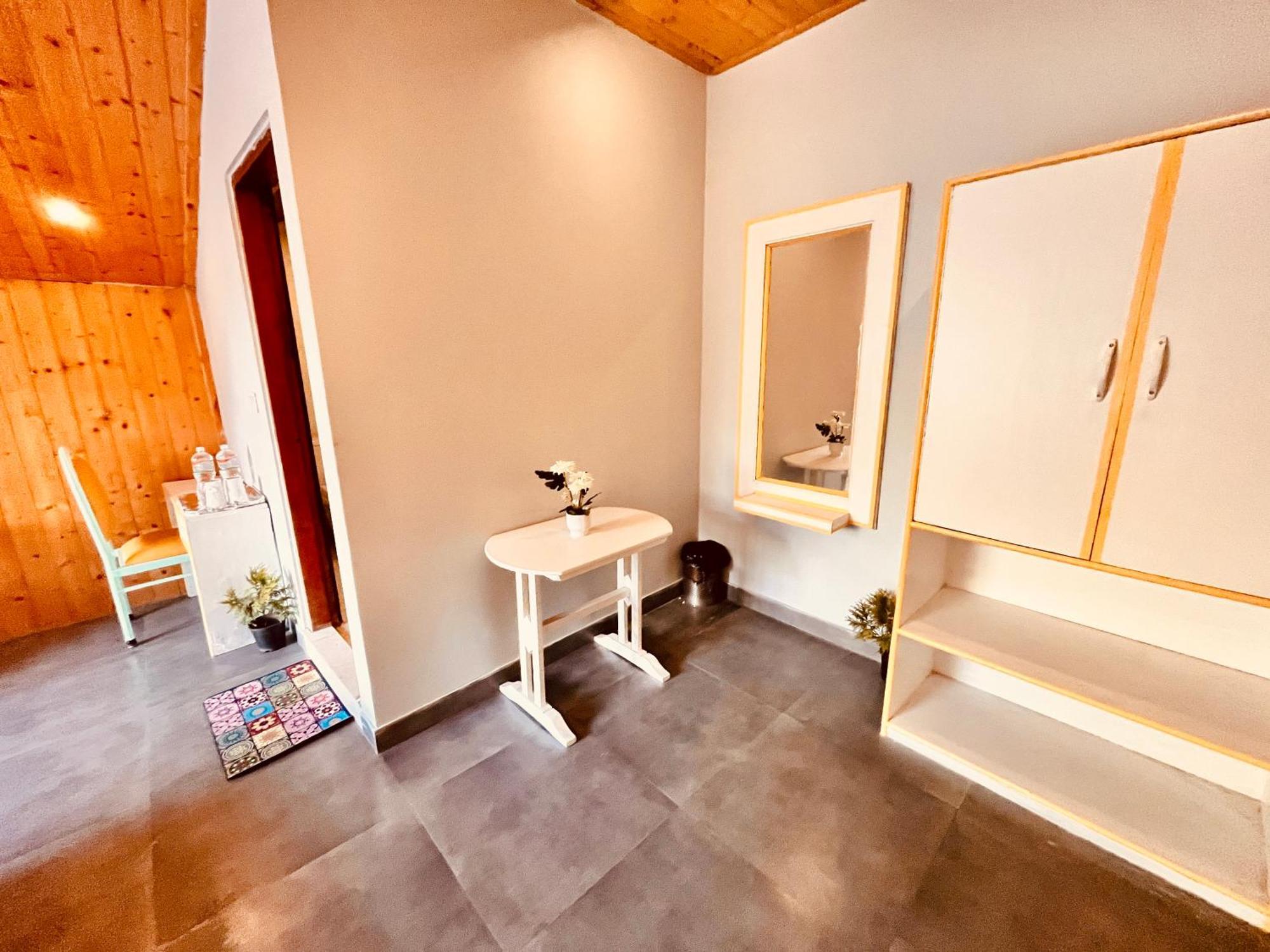 Hadimba Palace - ! The Heart Of Since 1999 ! Big Parking ! Near Mall Road ! Mountain View ! Property Of The Decade ! M 62305-50100 4* Manali (Himachal Pradesh)