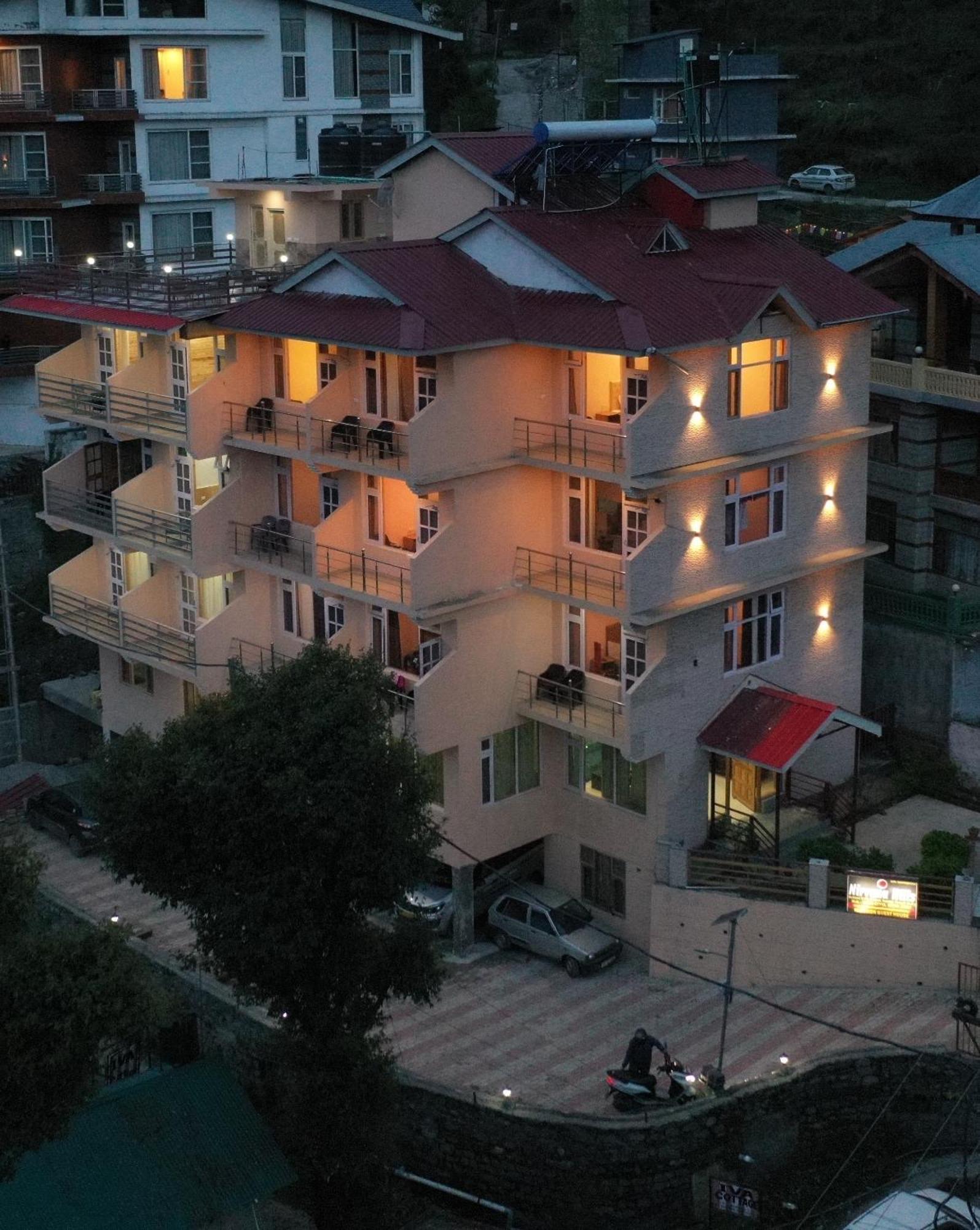 Hotel !!! The Nirvana Hills By Manu !!! A Luxury With Mountain View!!!couple Friendly!!! Balcony Rooms!!!open Terrace With 360 View!!!