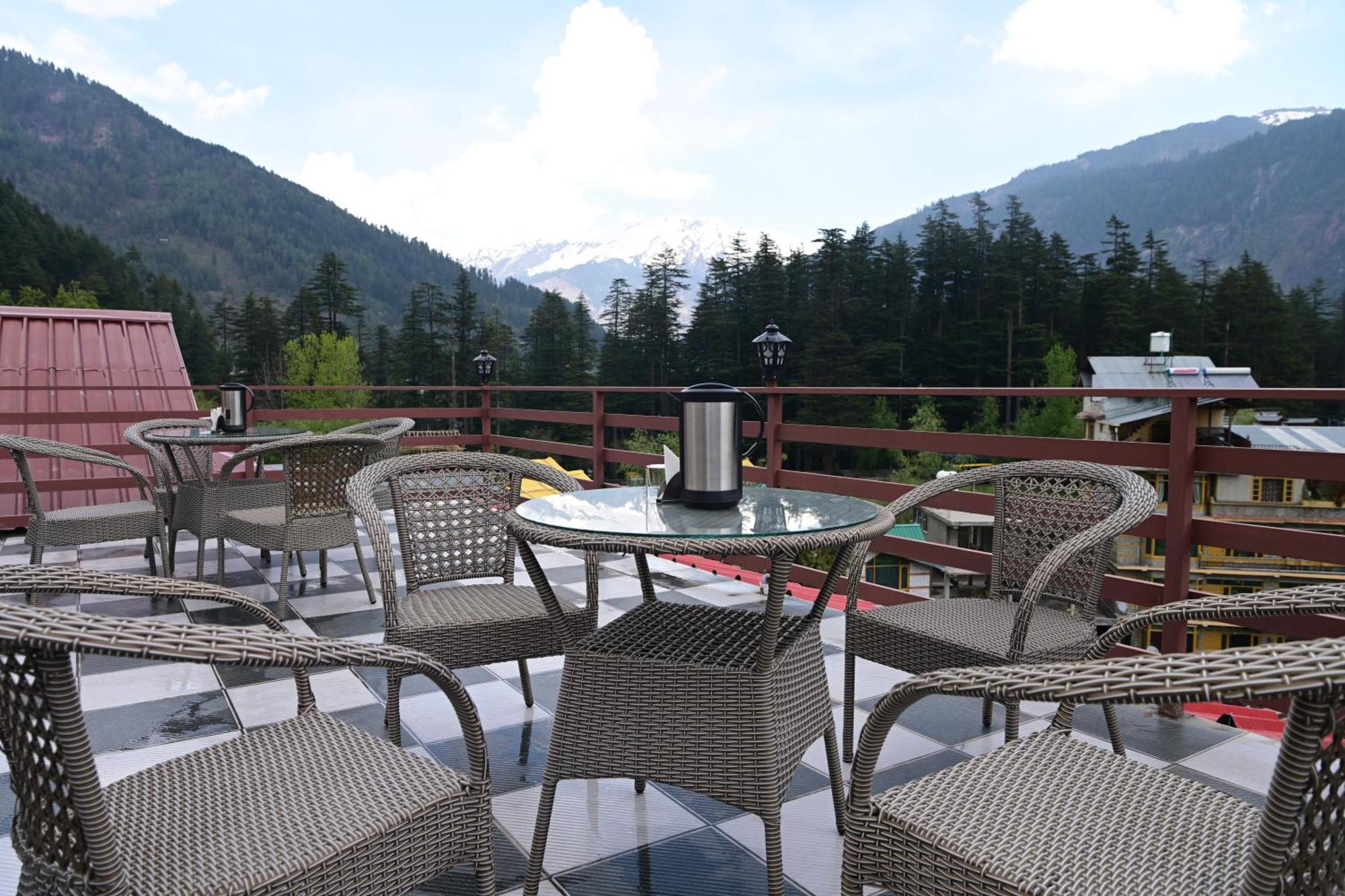 !!! The Nirvana Hills By Manu !!! A Luxury With Mountain View!!!couple Friendly!!! Balcony Rooms!!!open Terrace With 360 View!!! Manali (Himachal Pradesh)