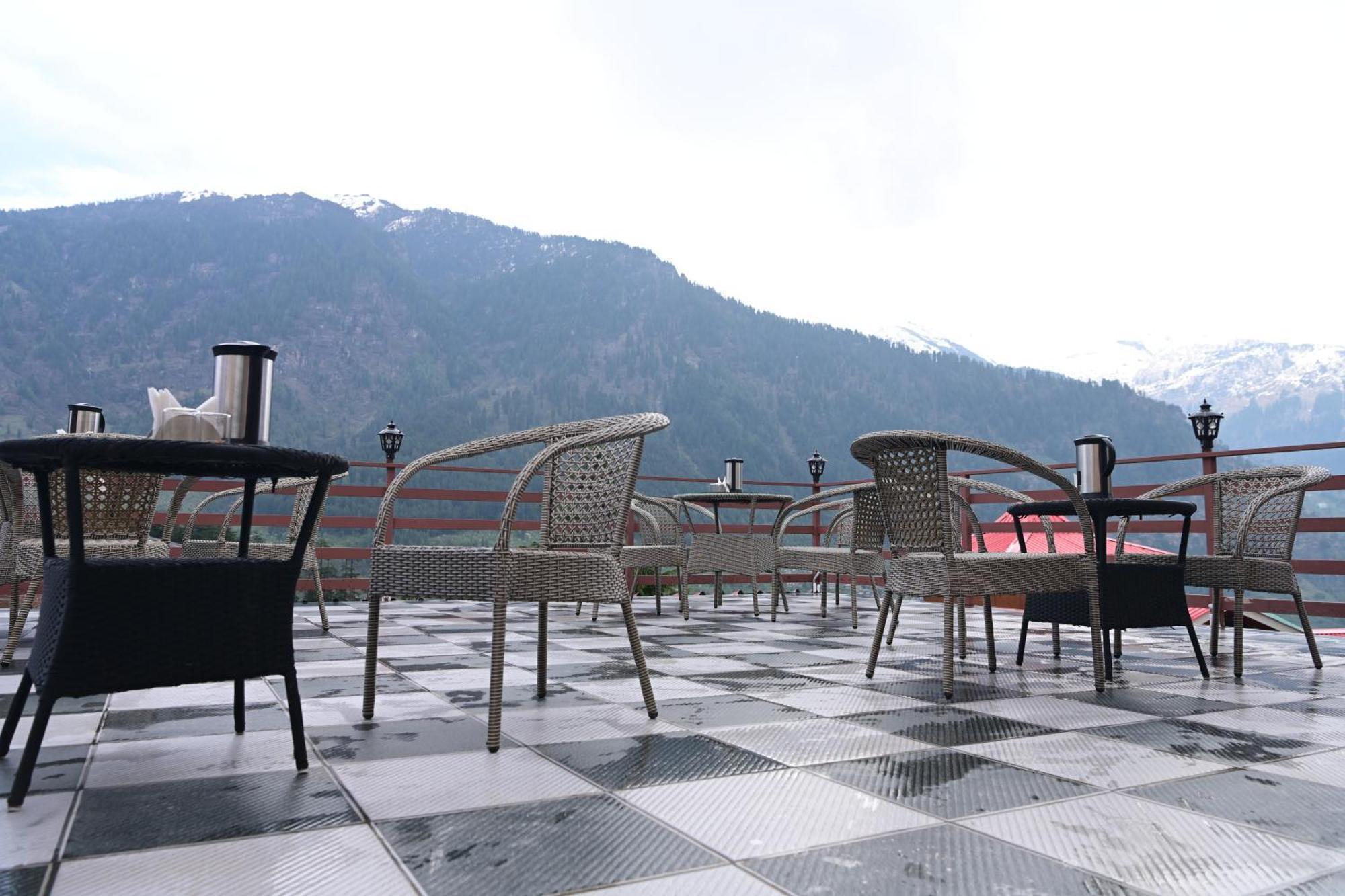 !!! The Nirvana Hills By Manu !!! A Luxury With Mountain View!!!couple Friendly!!! Balcony Rooms!!!open Terrace With 360 View!!!