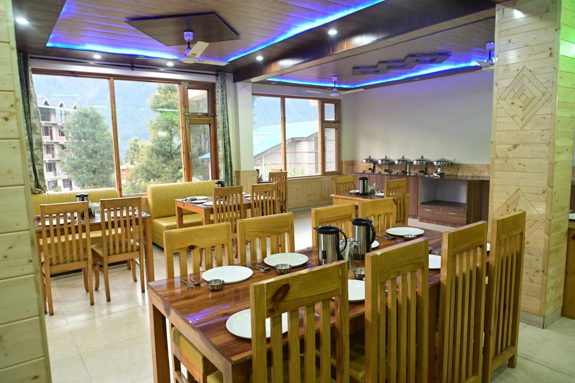 Hotel !!! The Nirvana Hills By Manu !!! A Luxury With Mountain View!!!couple Friendly!!! Balcony Rooms!!!open Terrace With 360 View!!!
